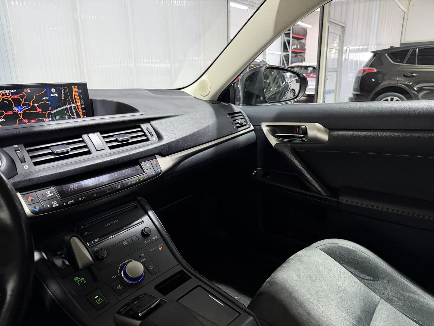 Lexus Ct thumbnail 25