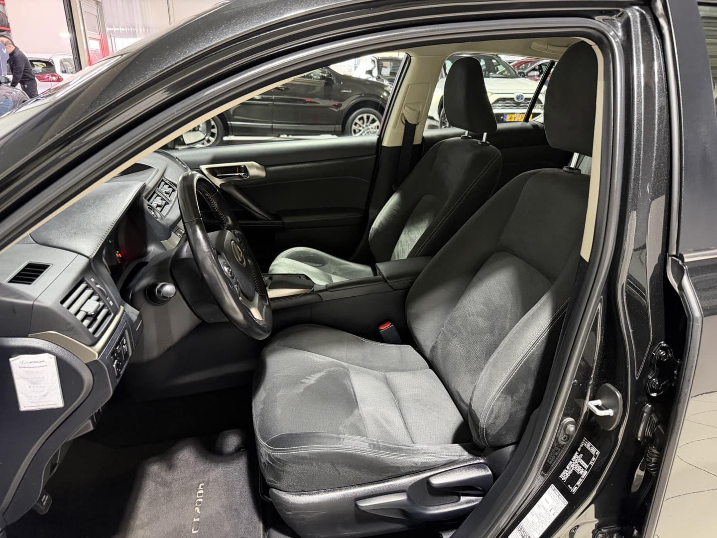 Lexus Ct thumbnail 27