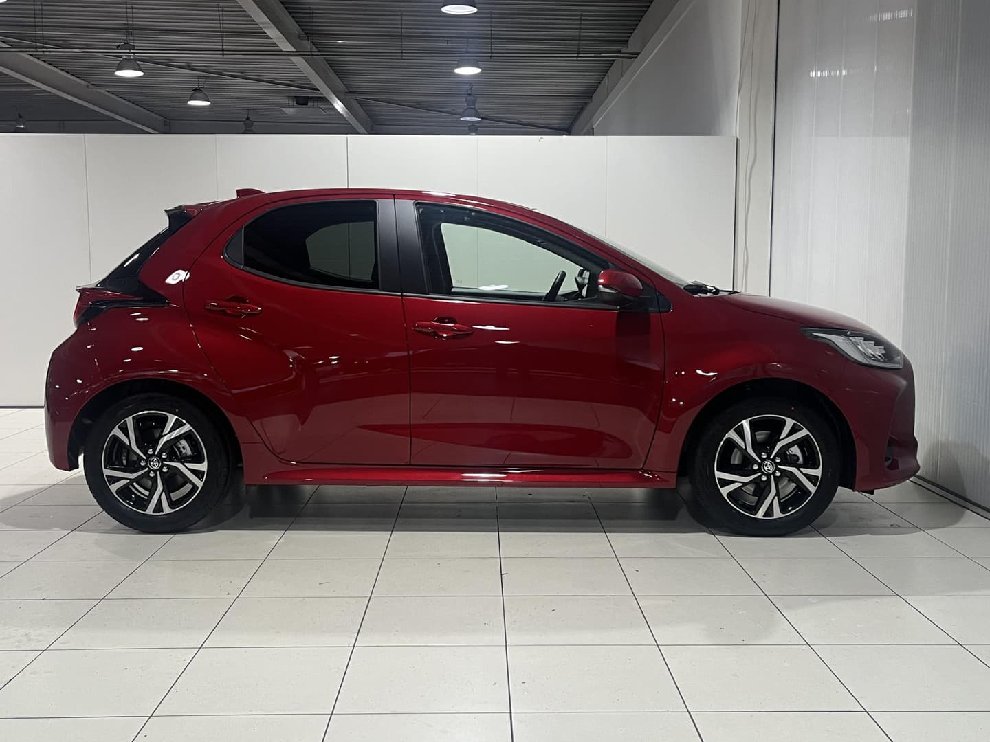 Toyota Yaris thumbnail 17