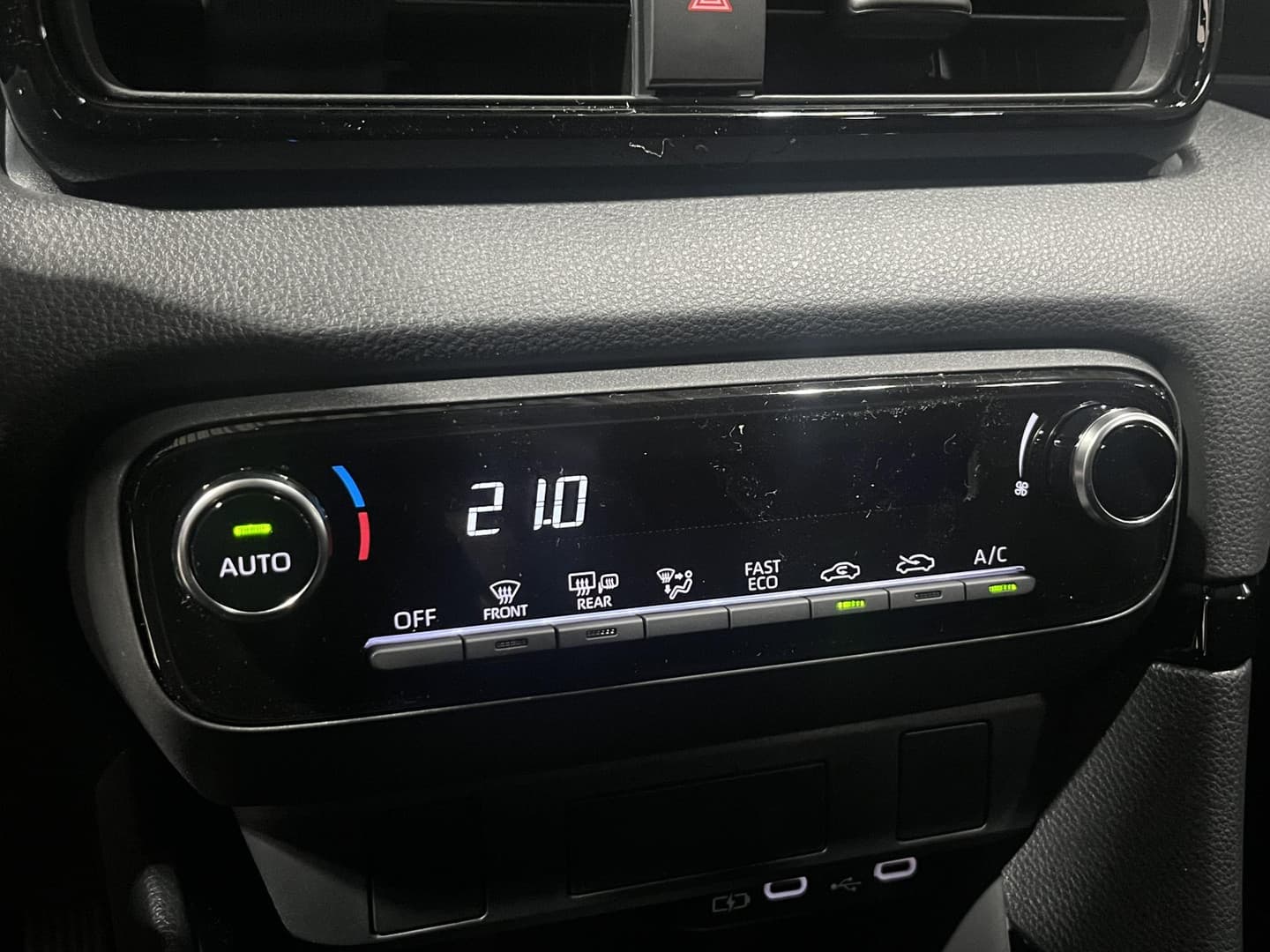 Toyota Yaris thumbnail 4