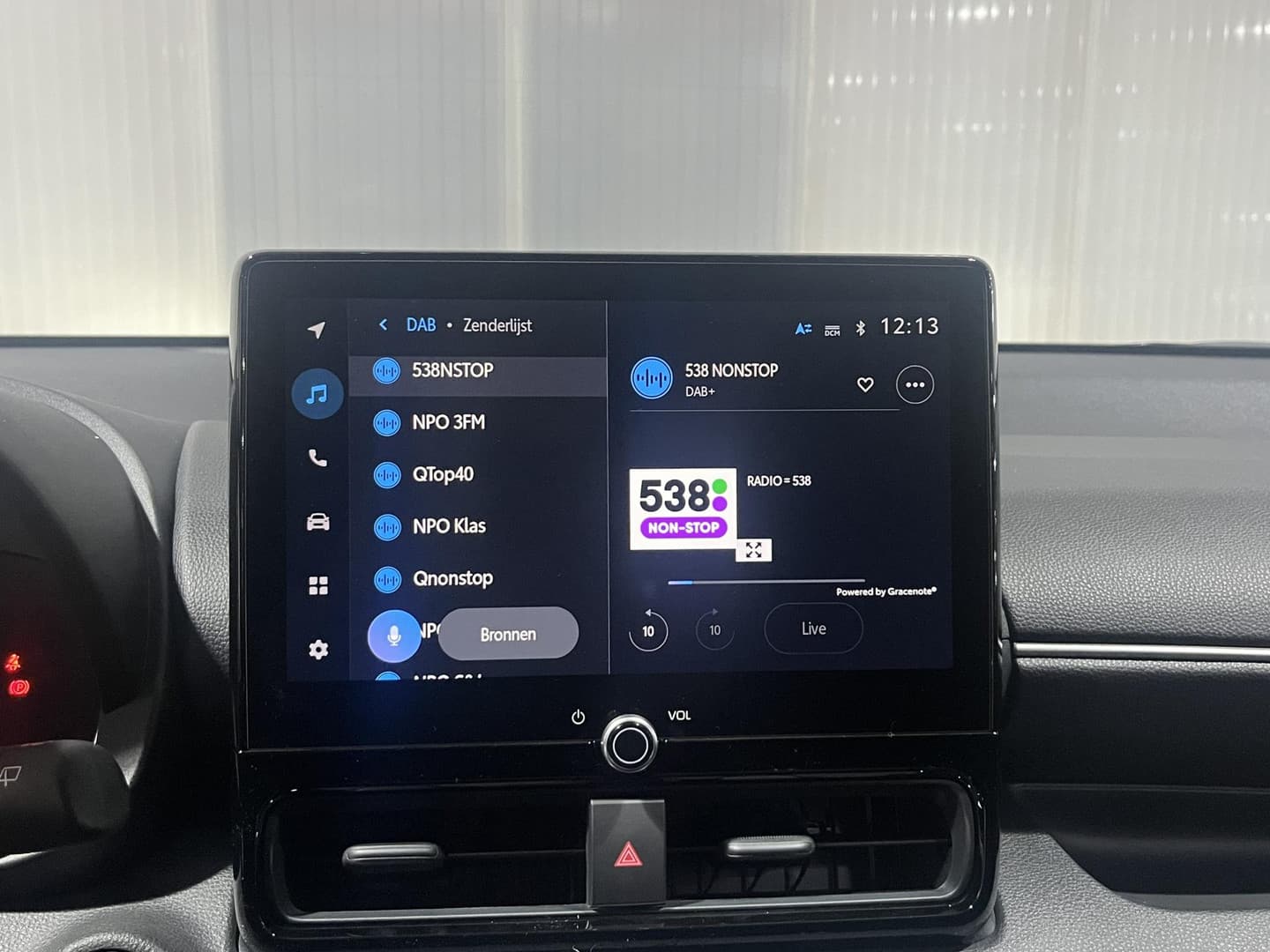 Toyota Yaris thumbnail 8