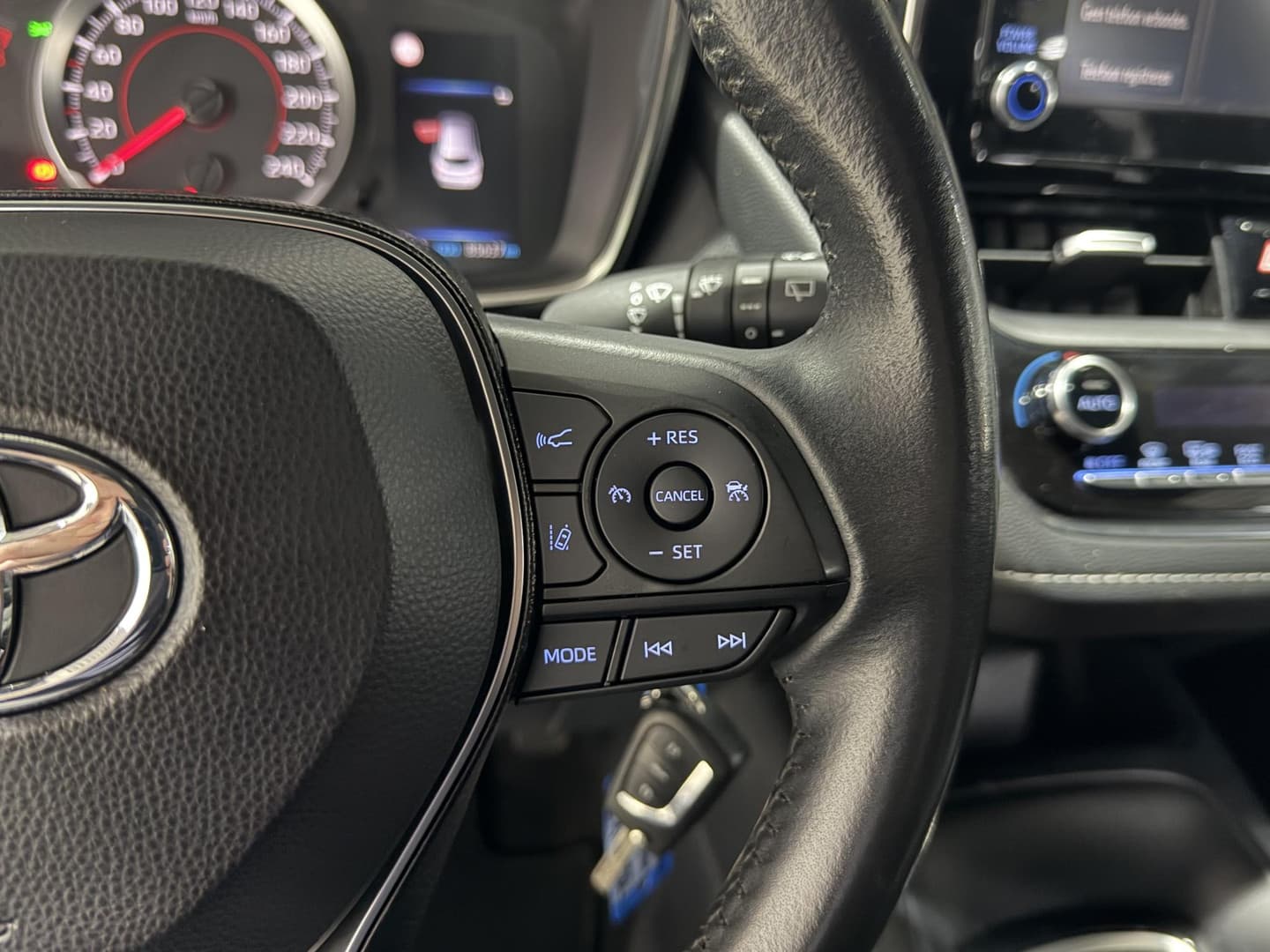 Toyota Corolla-touring-sports thumbnail 12