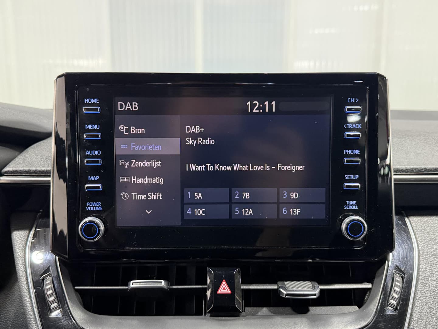 Toyota Corolla-touring-sports thumbnail 20