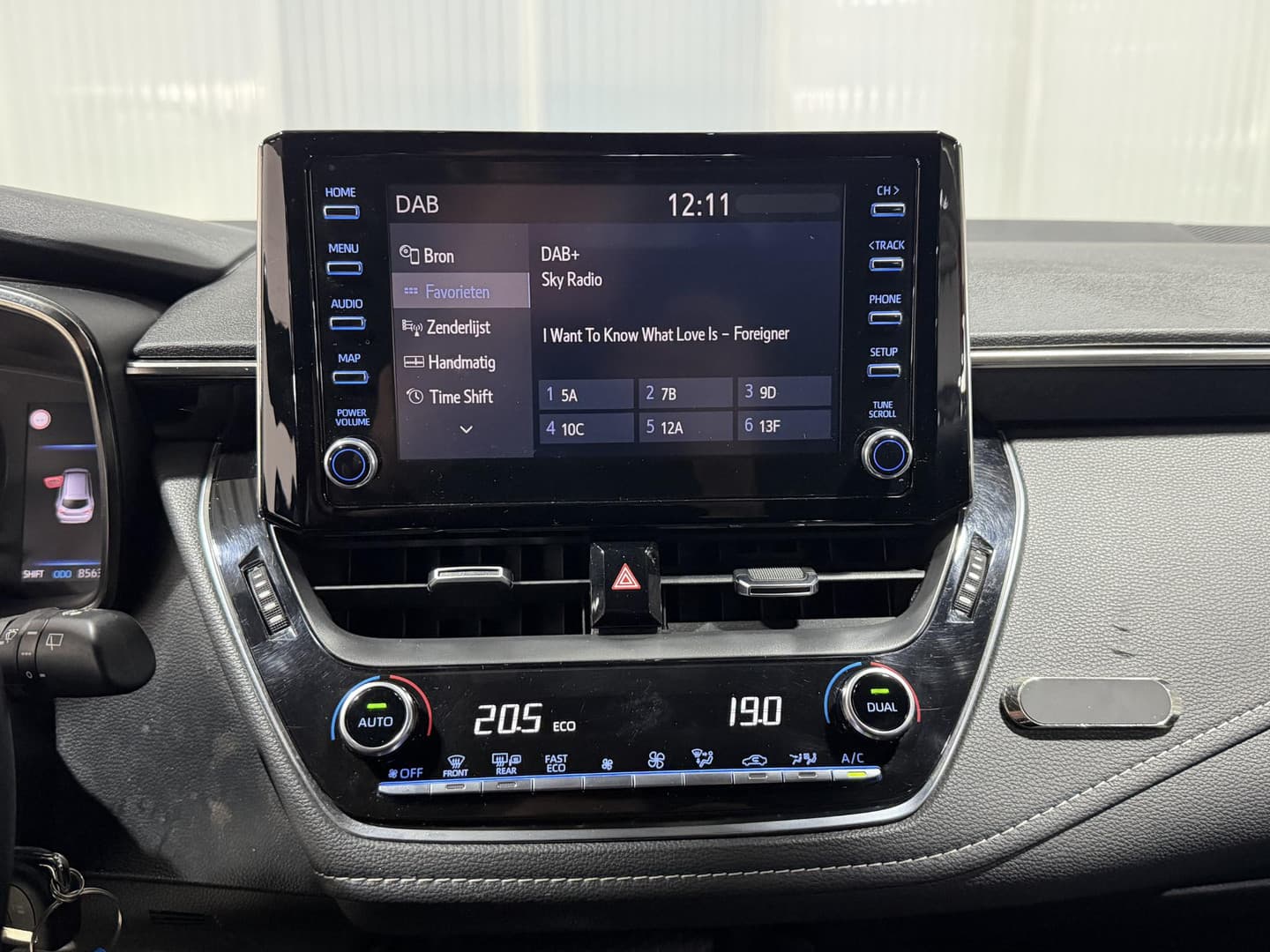 Toyota Corolla-touring-sports thumbnail 21