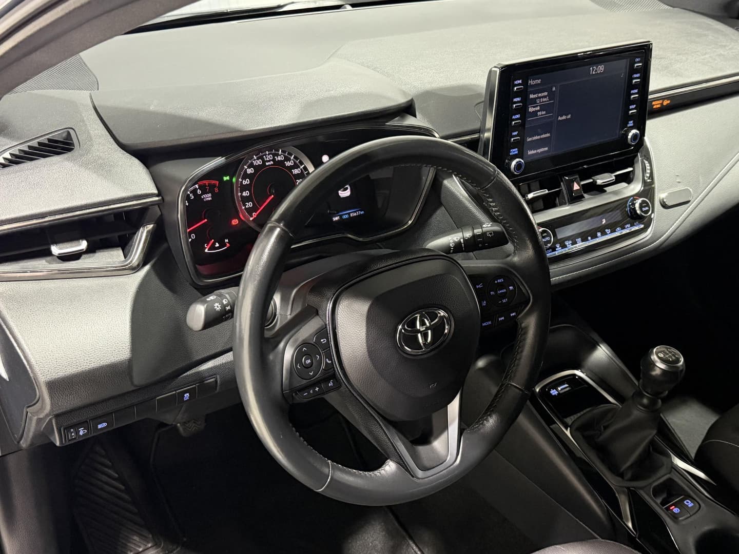 Toyota Corolla-touring-sports thumbnail 2