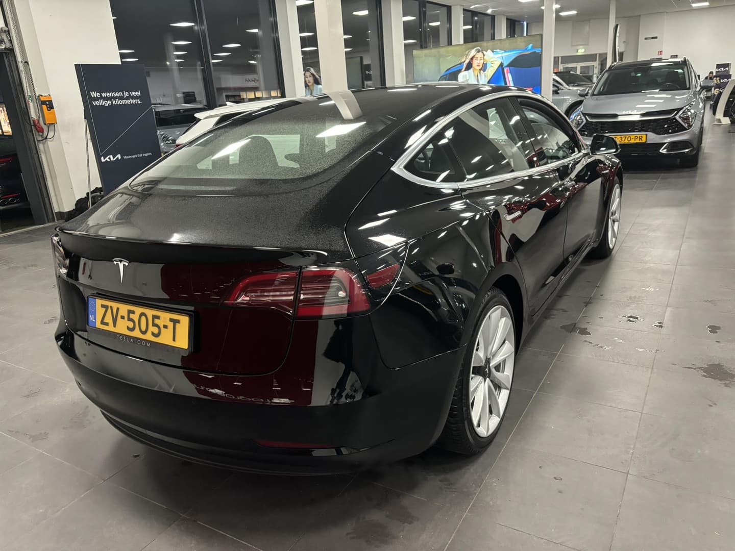 Tesla Model-3 thumbnail 23