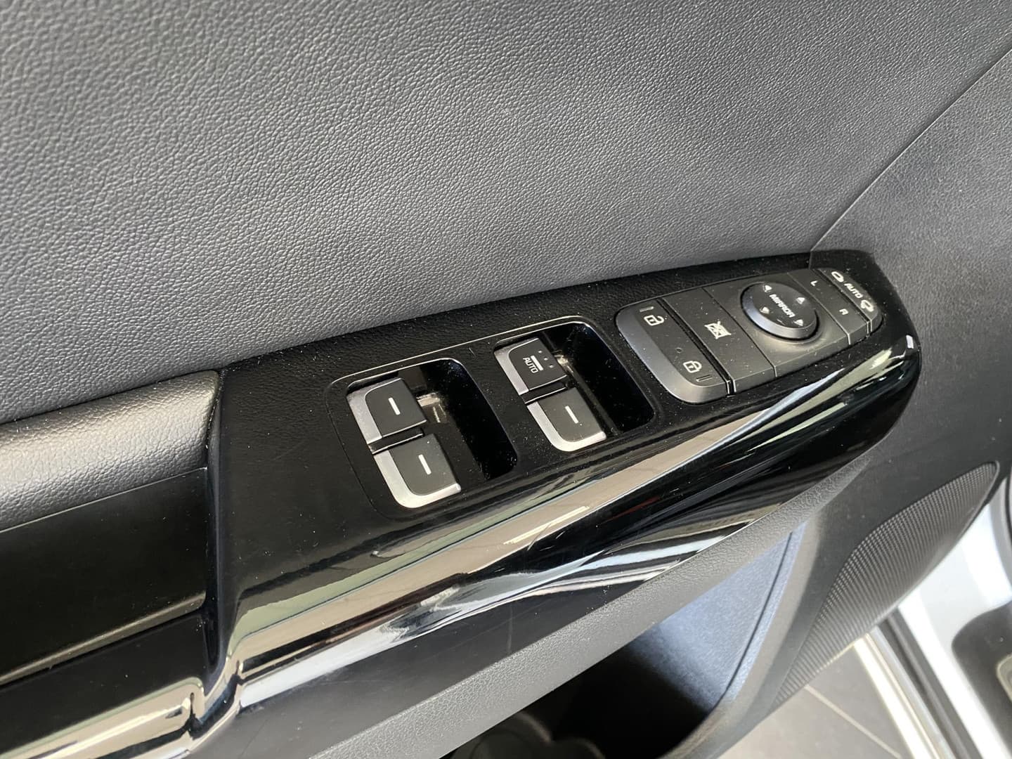 Kia Sportage thumbnail 3