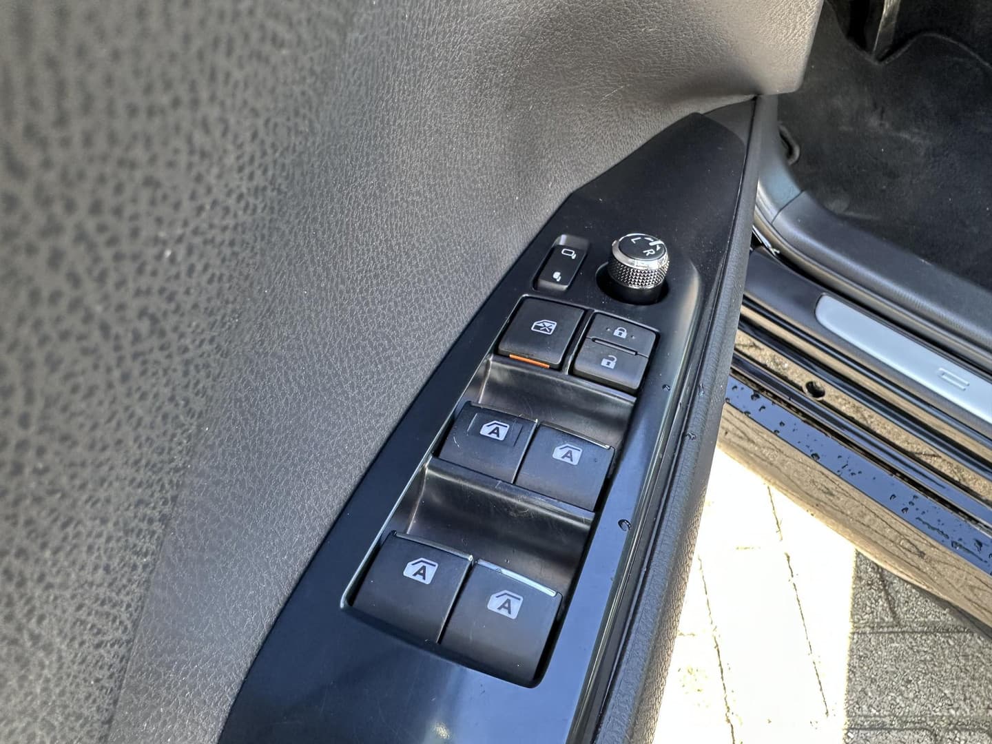 Toyota Camry thumbnail 4