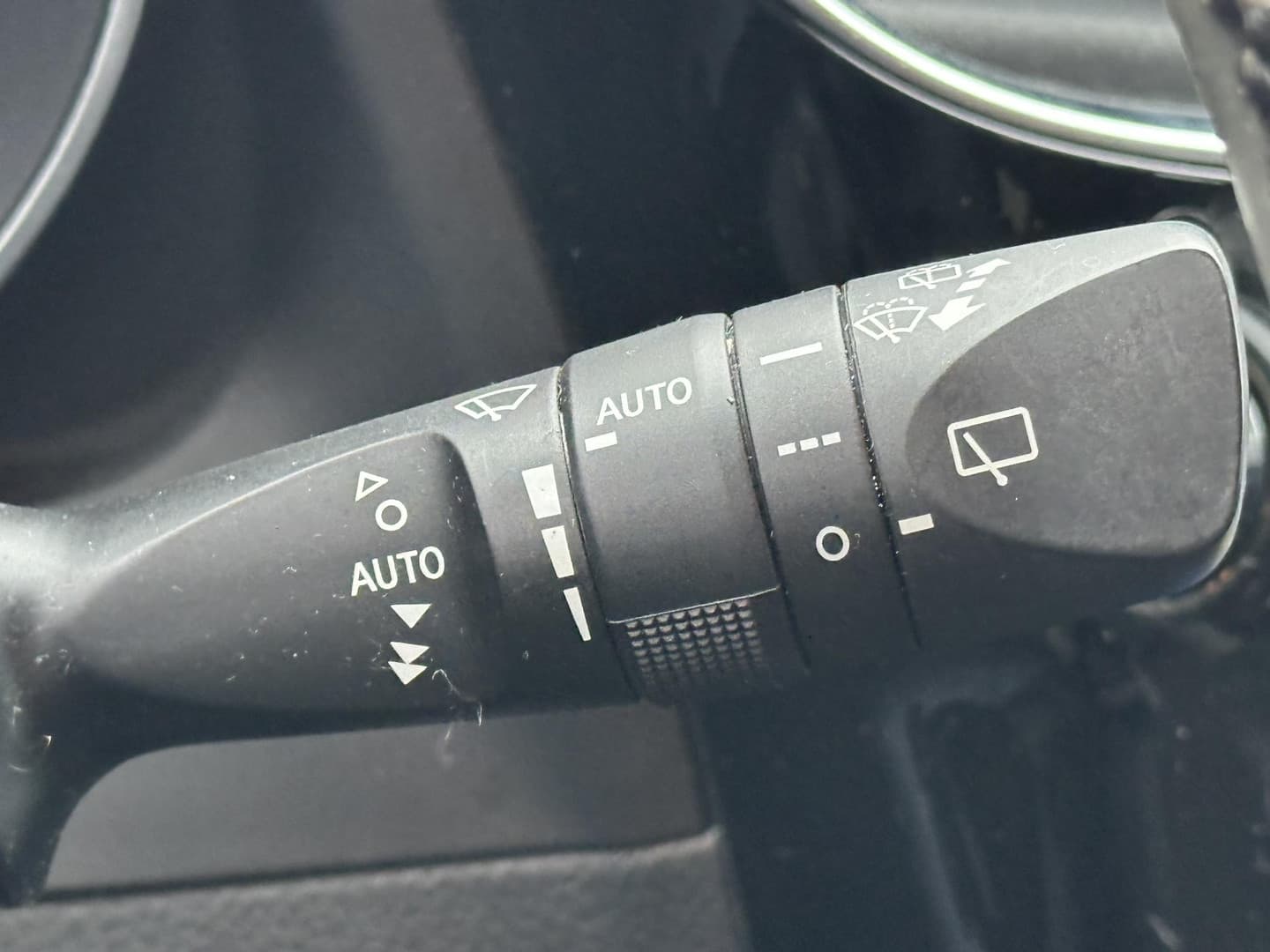 Toyota Auris thumbnail 10