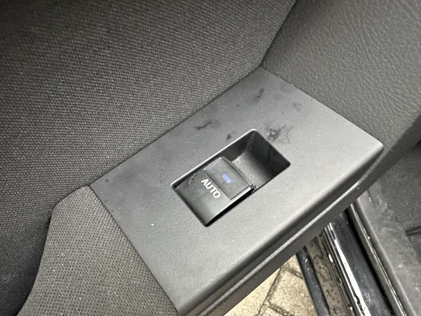 Toyota Auris thumbnail 25