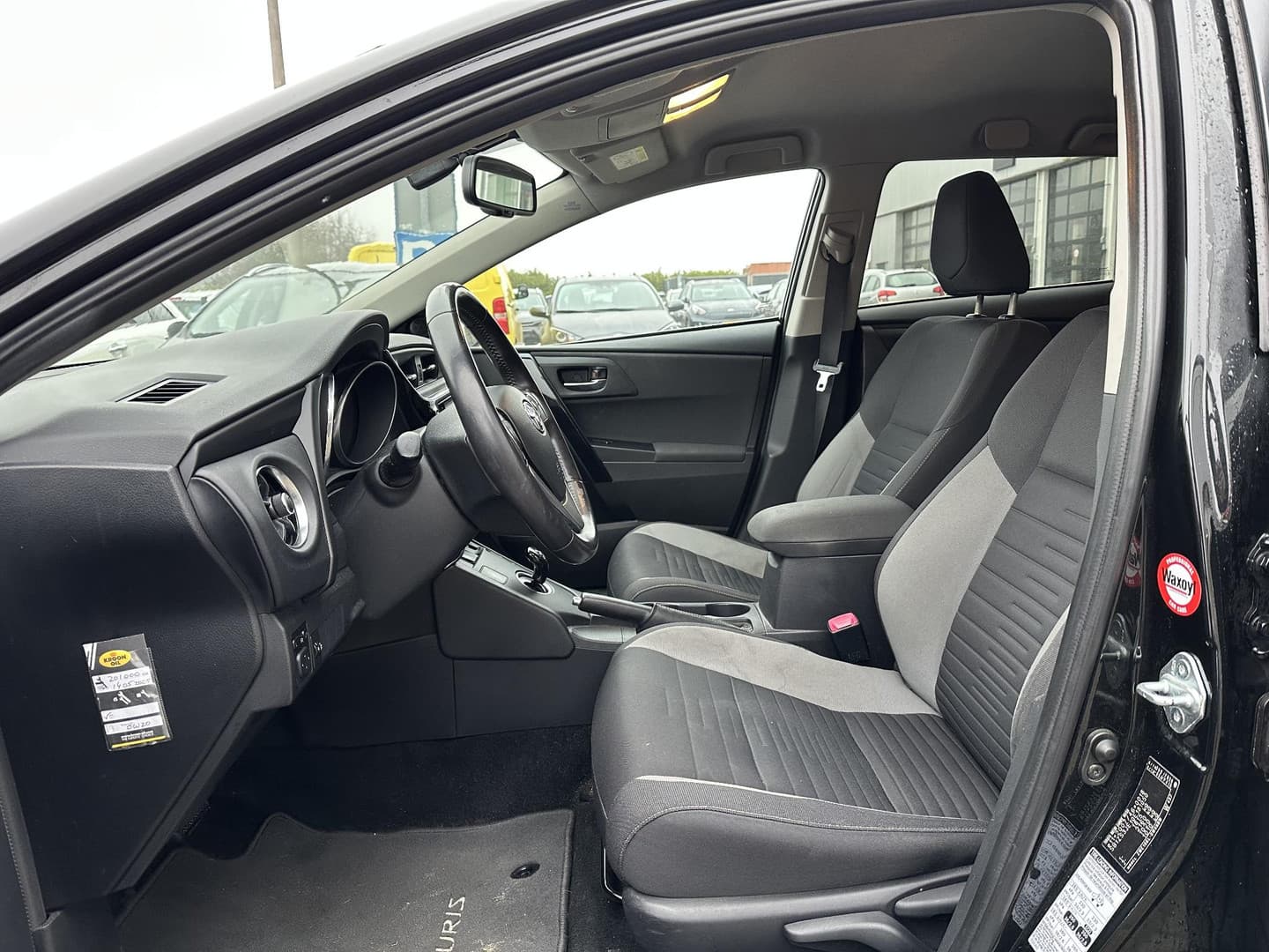 Toyota Auris thumbnail 2