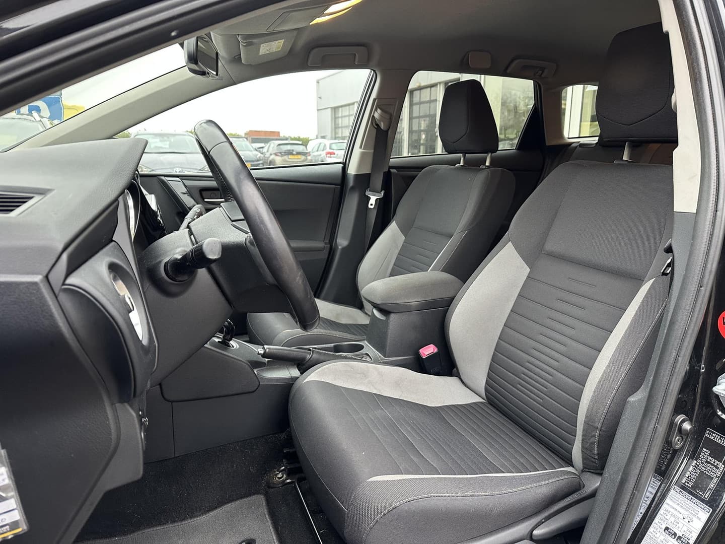 Toyota Auris thumbnail 3