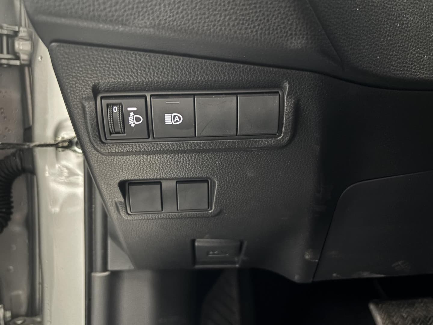 Toyota Corolla-cross thumbnail 12