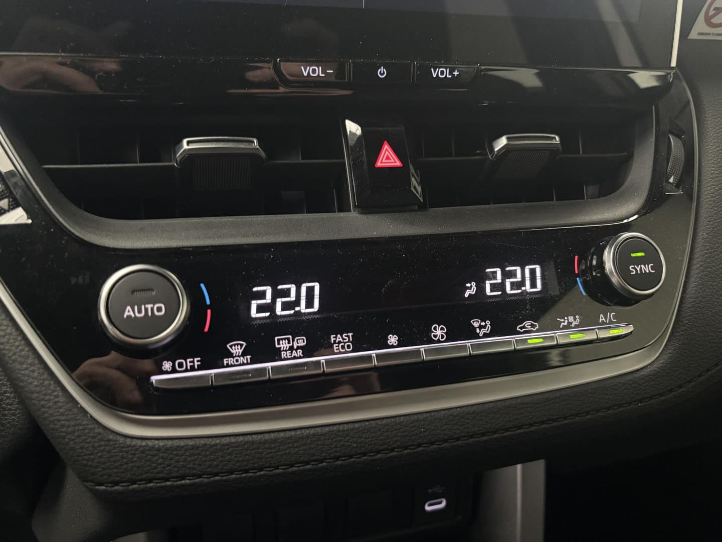 Toyota Corolla-cross thumbnail 16