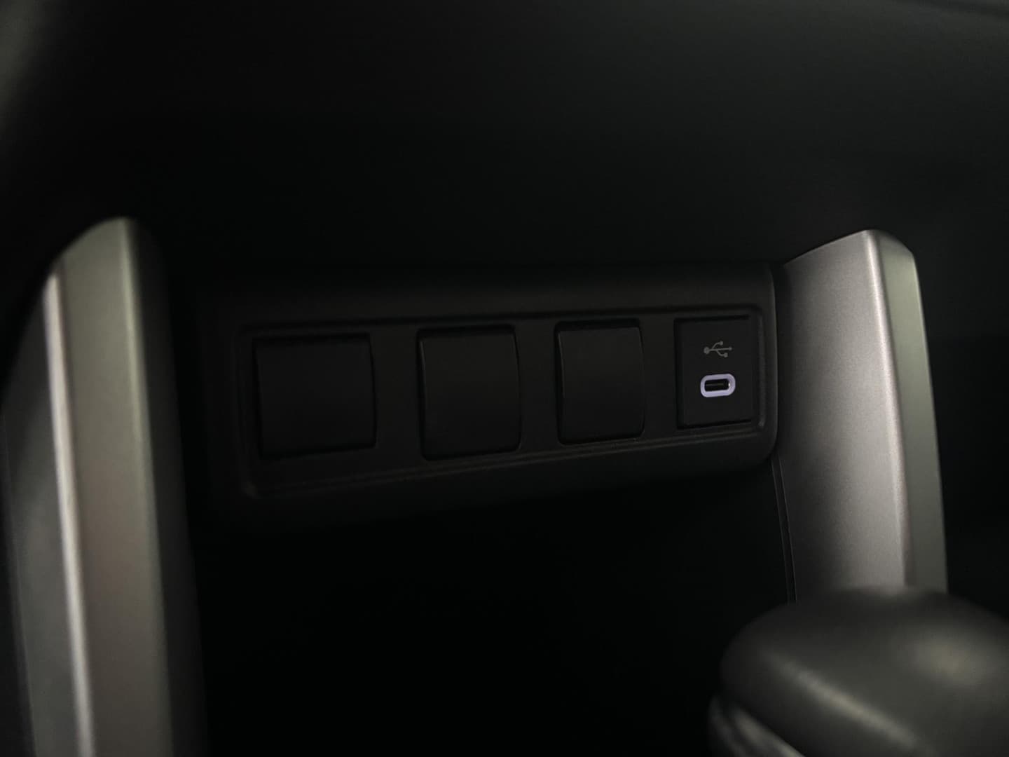 Toyota Corolla-cross thumbnail 17