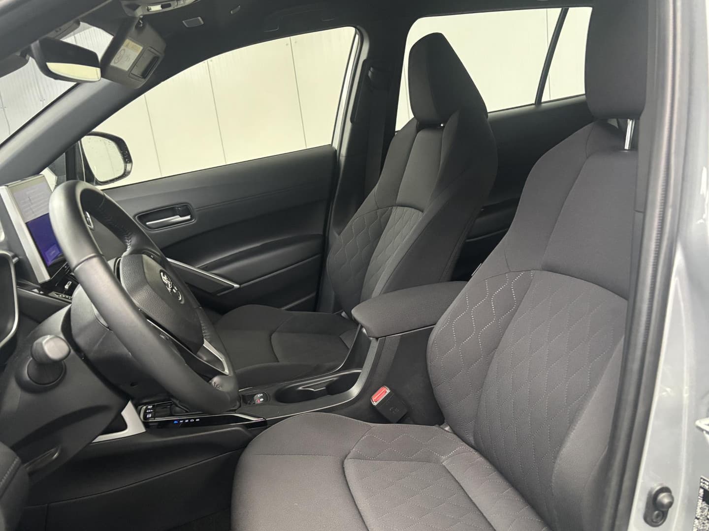 Toyota Corolla-cross thumbnail 3