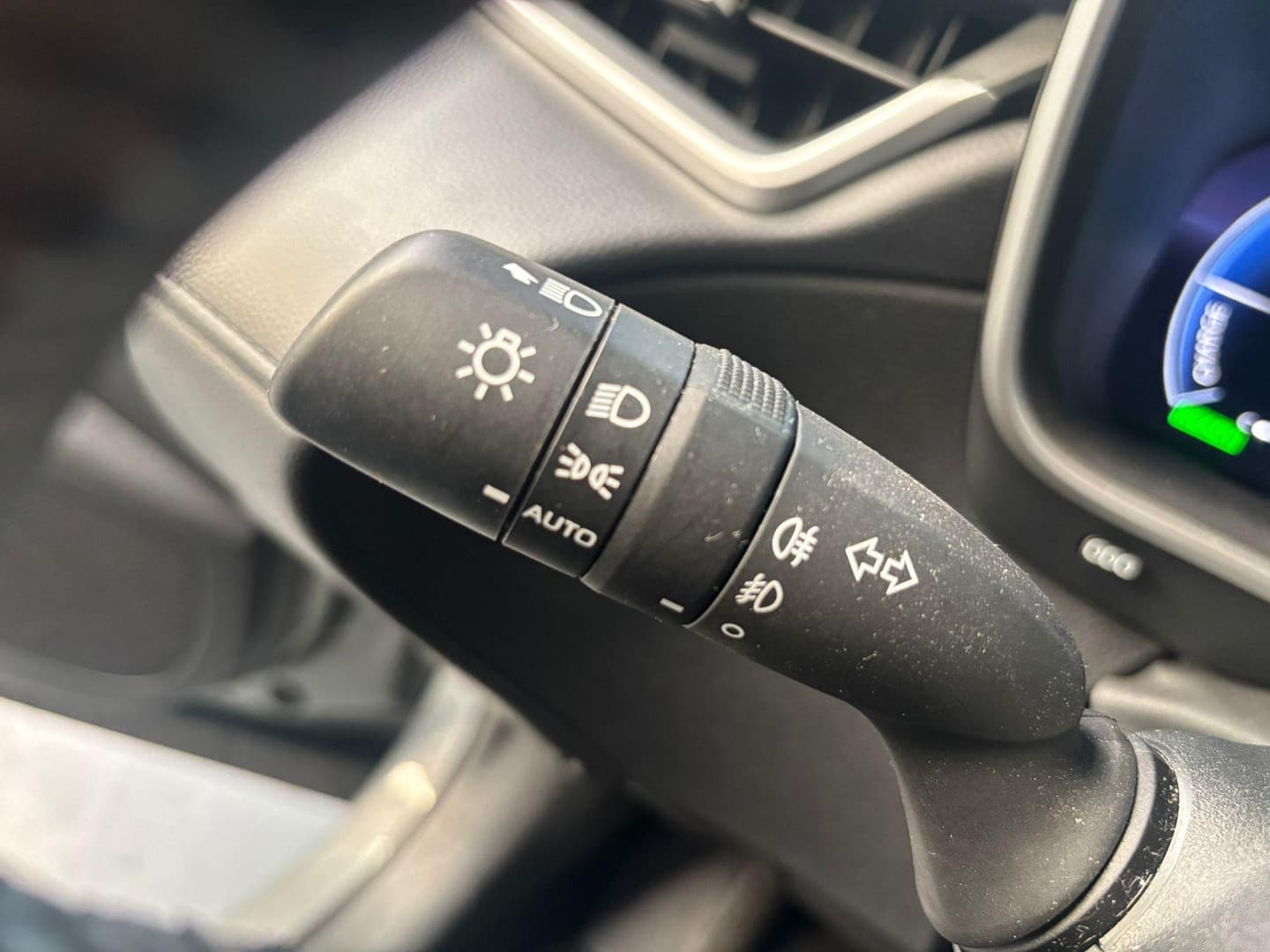 Toyota Corolla-cross thumbnail 10