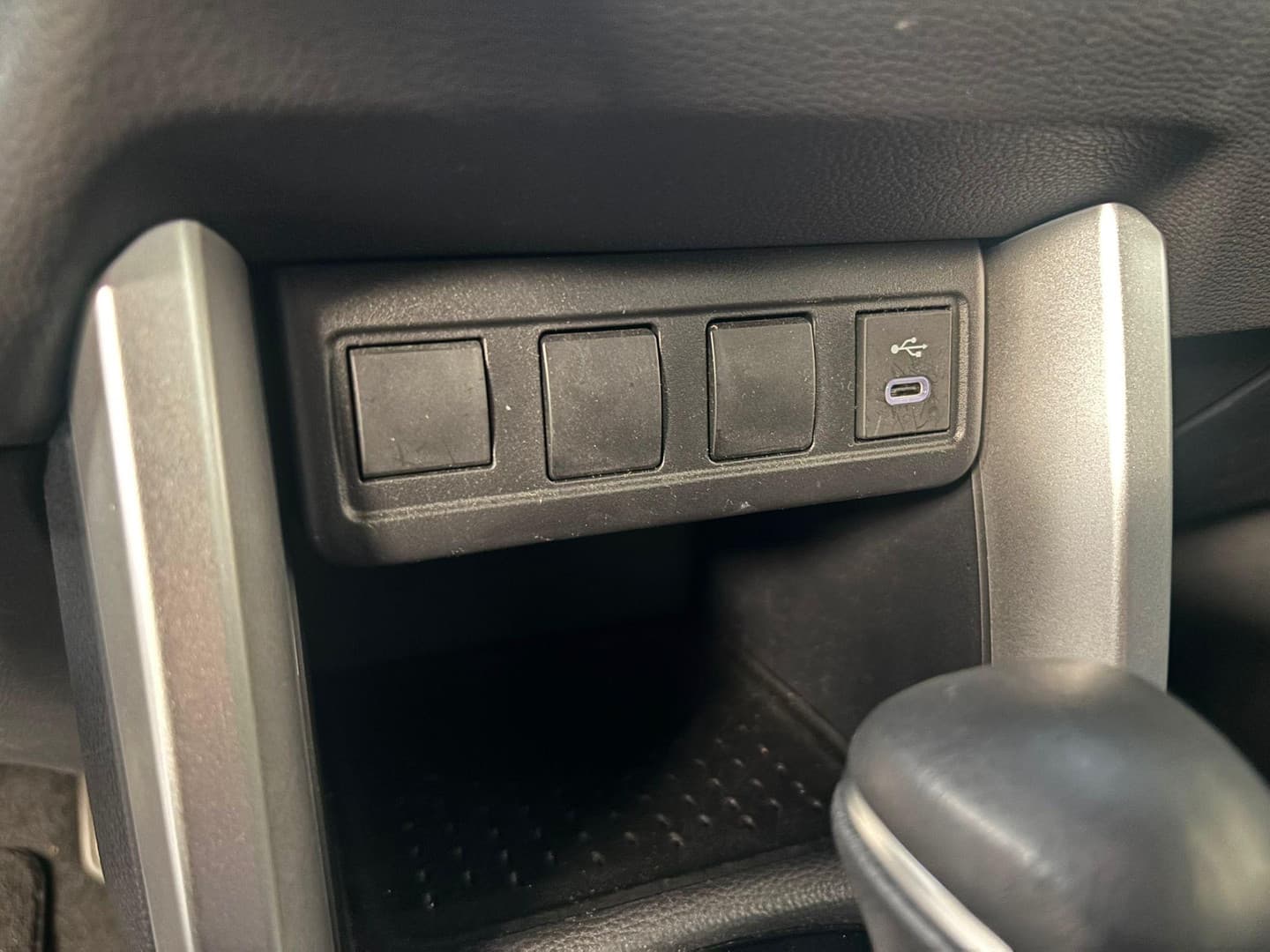 Toyota Corolla-cross thumbnail 18