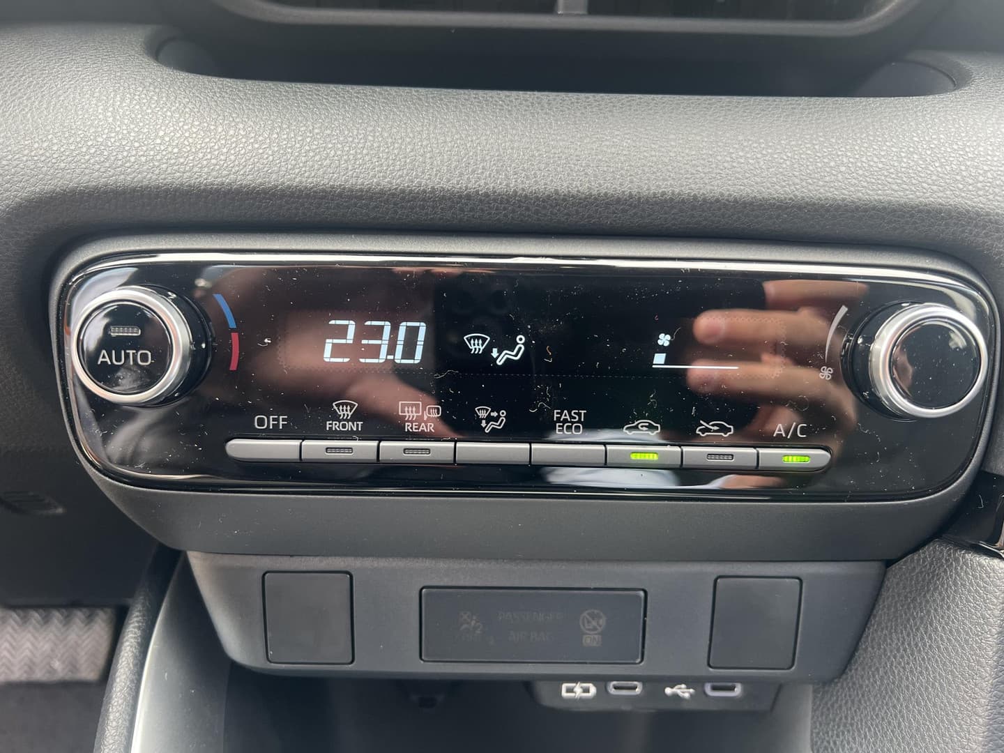 Toyota Yaris thumbnail 13