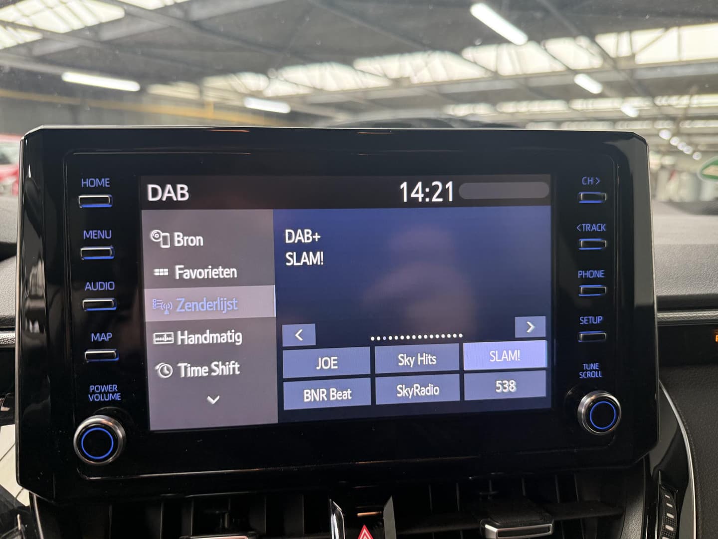 Toyota Corolla-touring-sports thumbnail 10