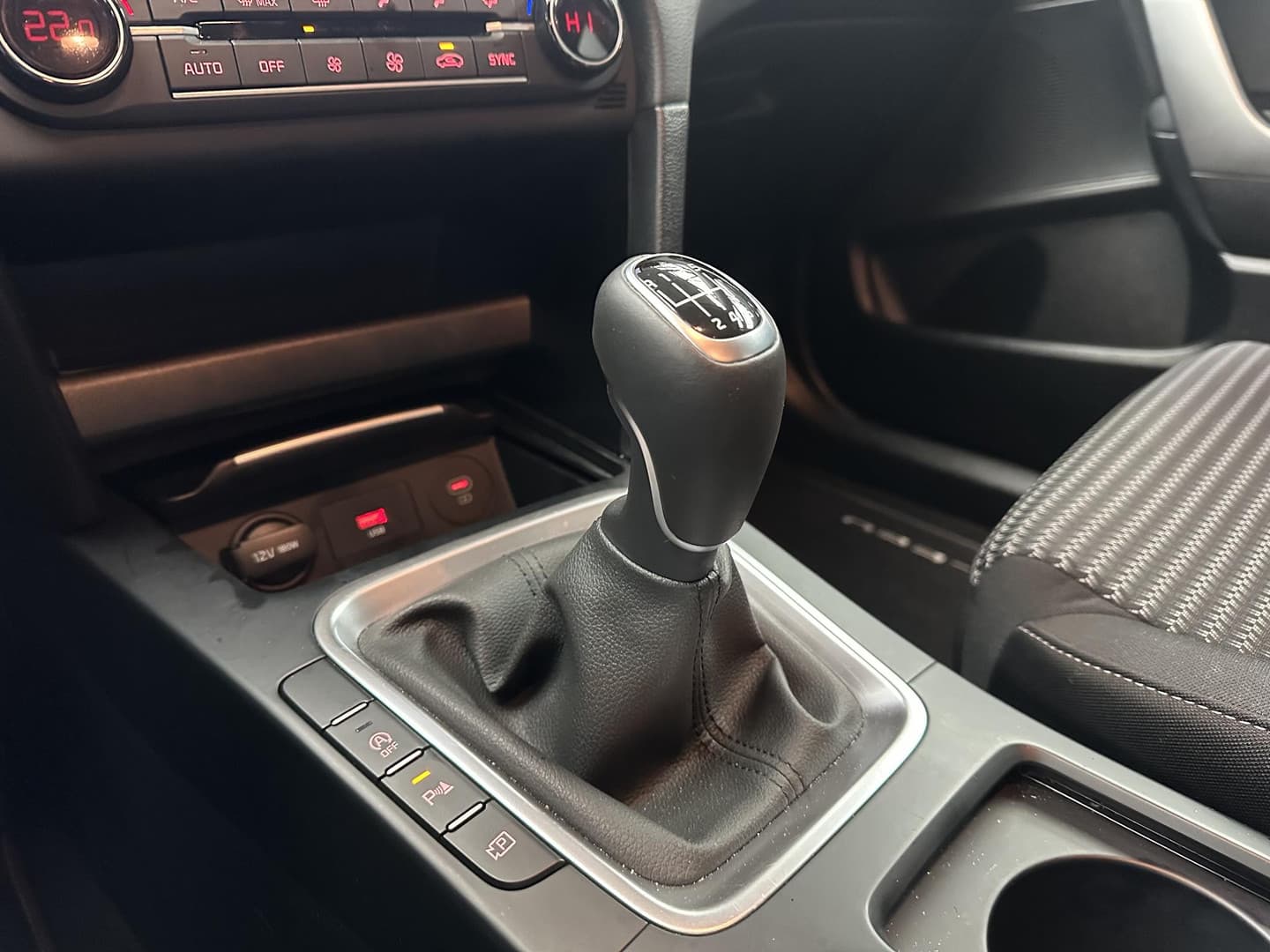 Kia Ceed thumbnail 16