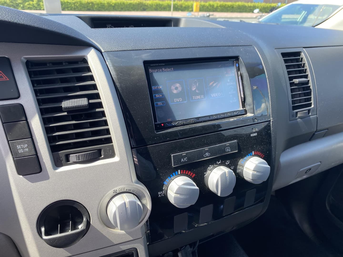 Toyota Tundra thumbnail 12