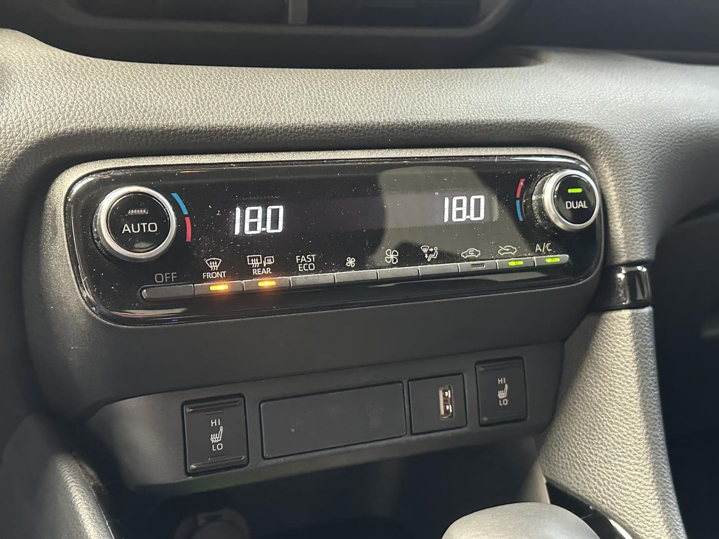 Toyota Yaris thumbnail 16