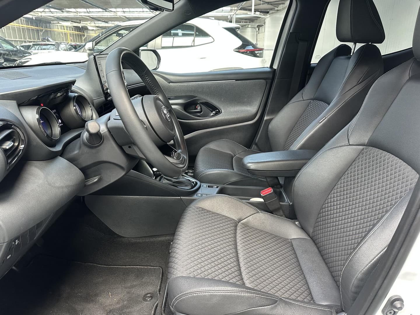 Toyota Yaris thumbnail 2