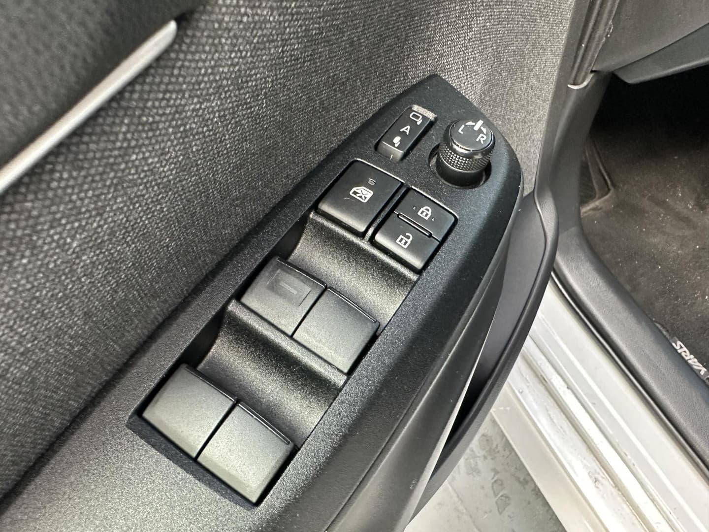 Toyota Yaris thumbnail 5