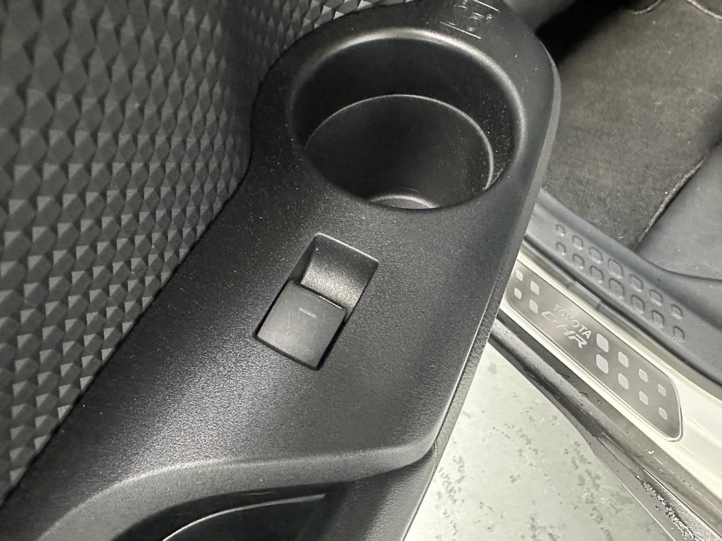 Toyota C-hr thumbnail 18