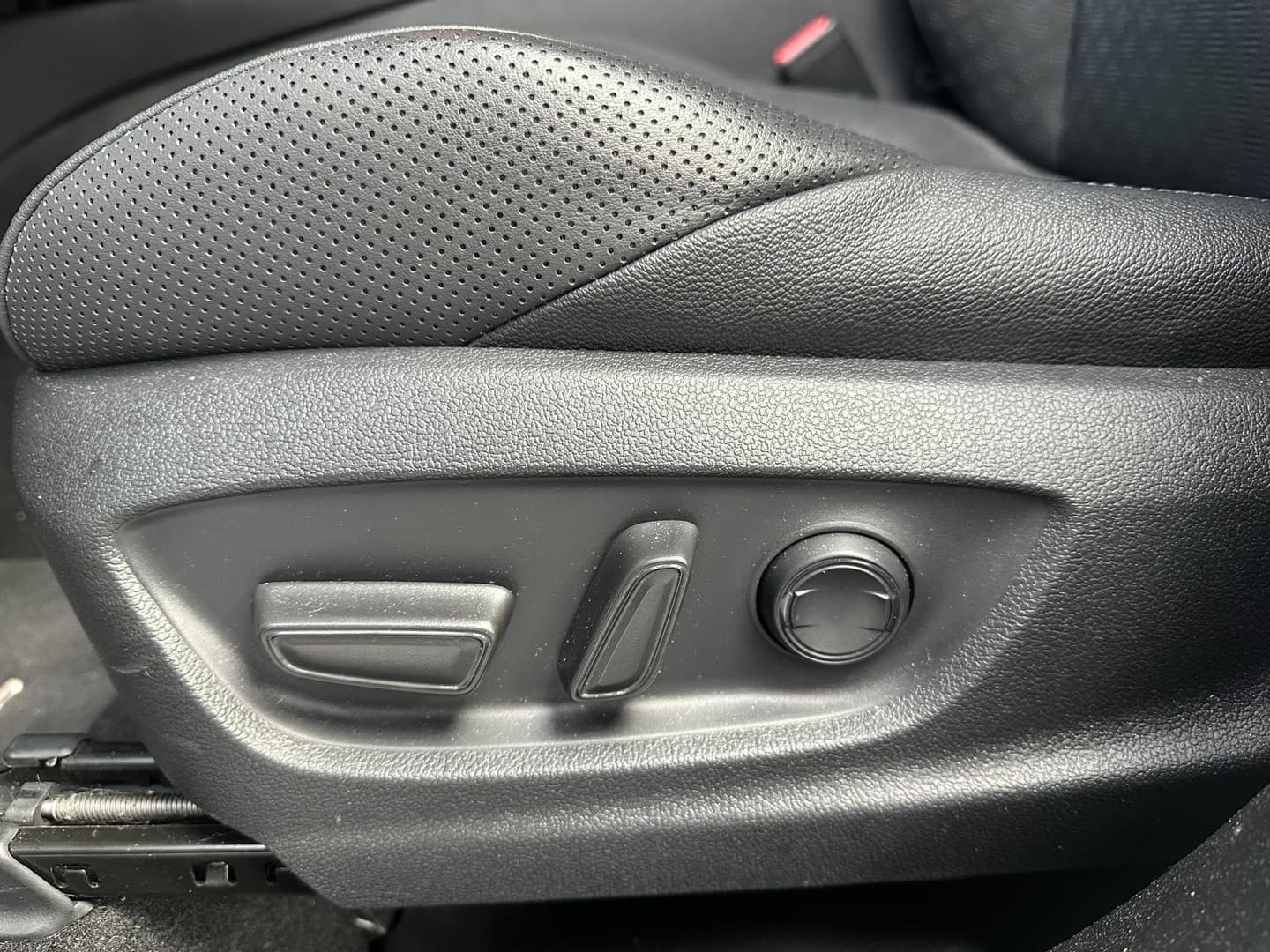 Toyota C-hr thumbnail 3