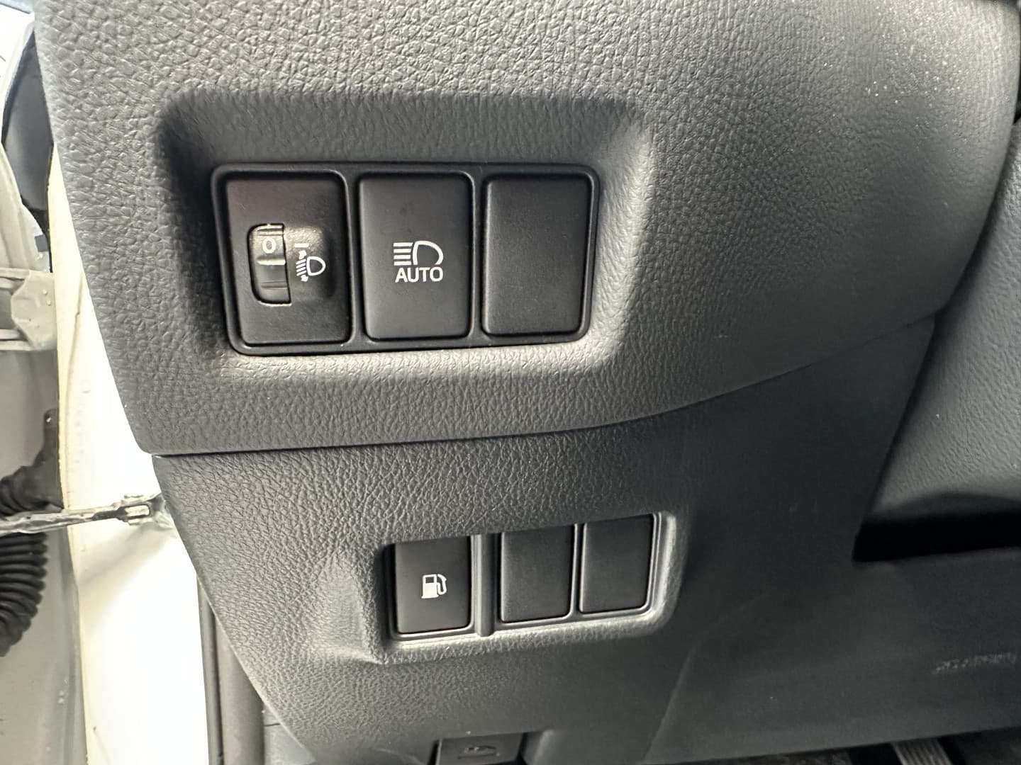 Toyota C-hr thumbnail 4