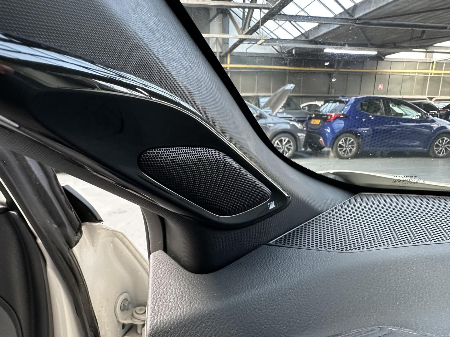 Toyota C-hr thumbnail 8