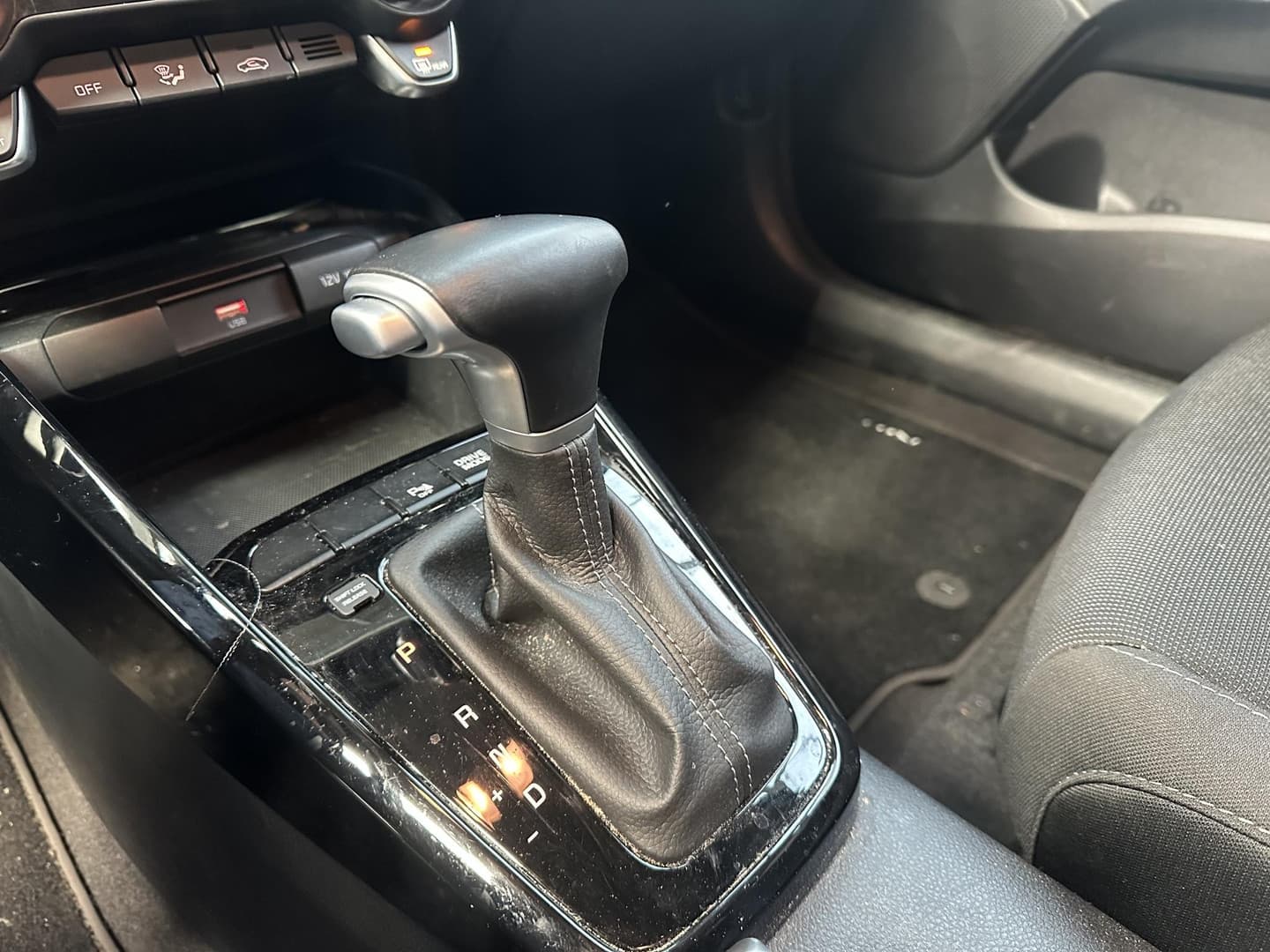 Kia Rio thumbnail 16