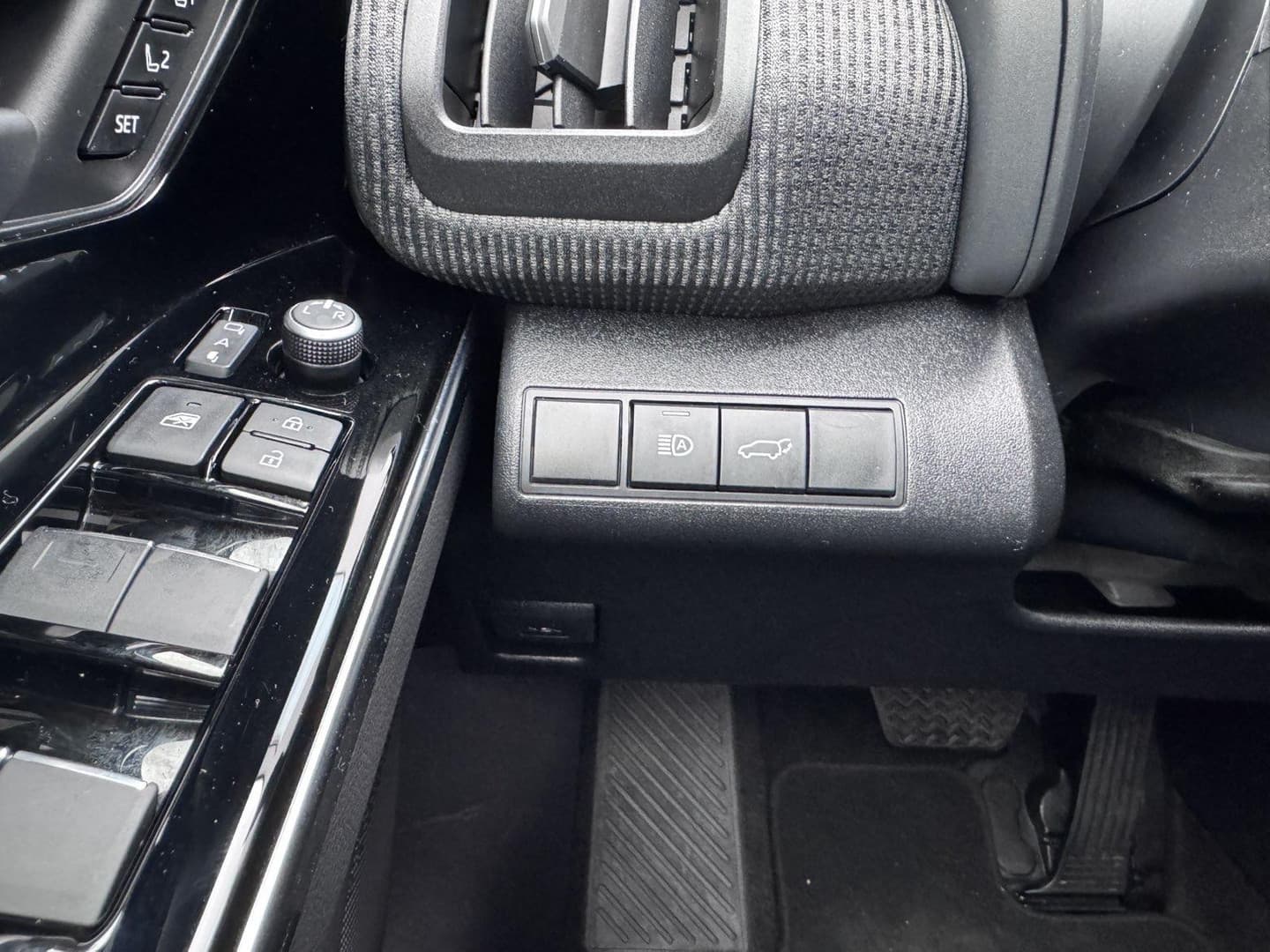 Toyota Bz4x thumbnail 16