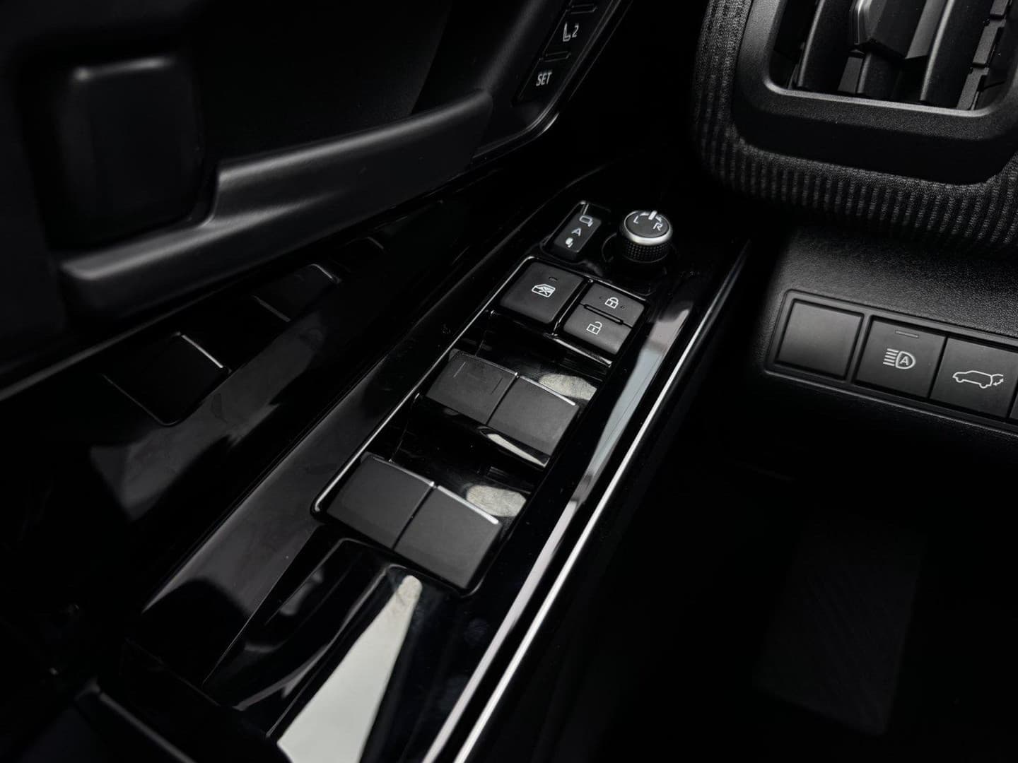 Toyota Bz4x thumbnail 24