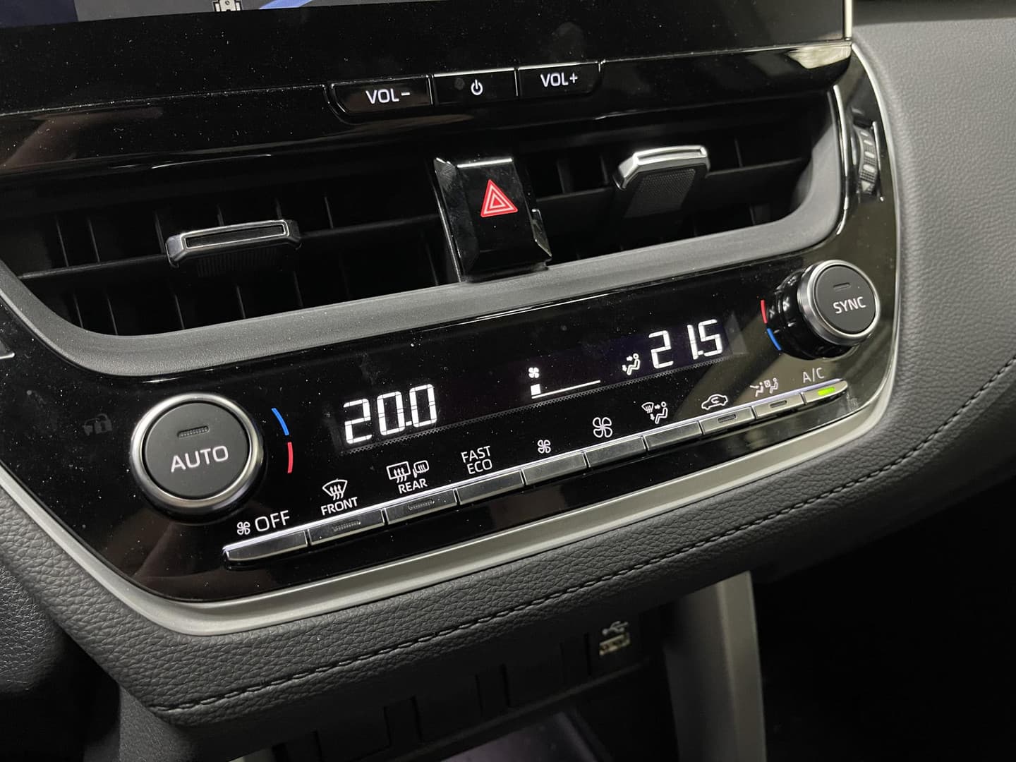 Toyota Corolla-cross thumbnail 18