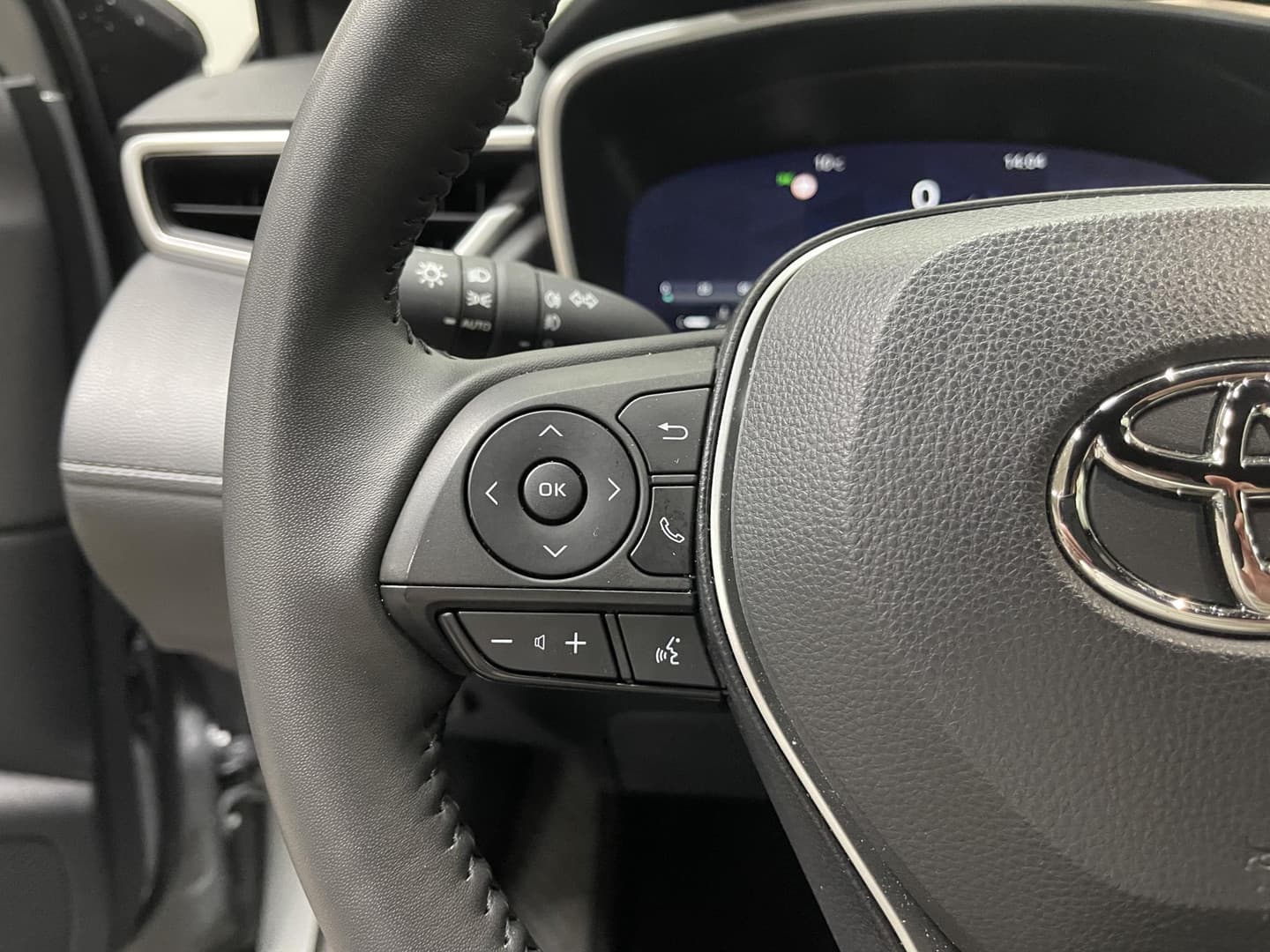 Toyota Corolla-cross thumbnail 22