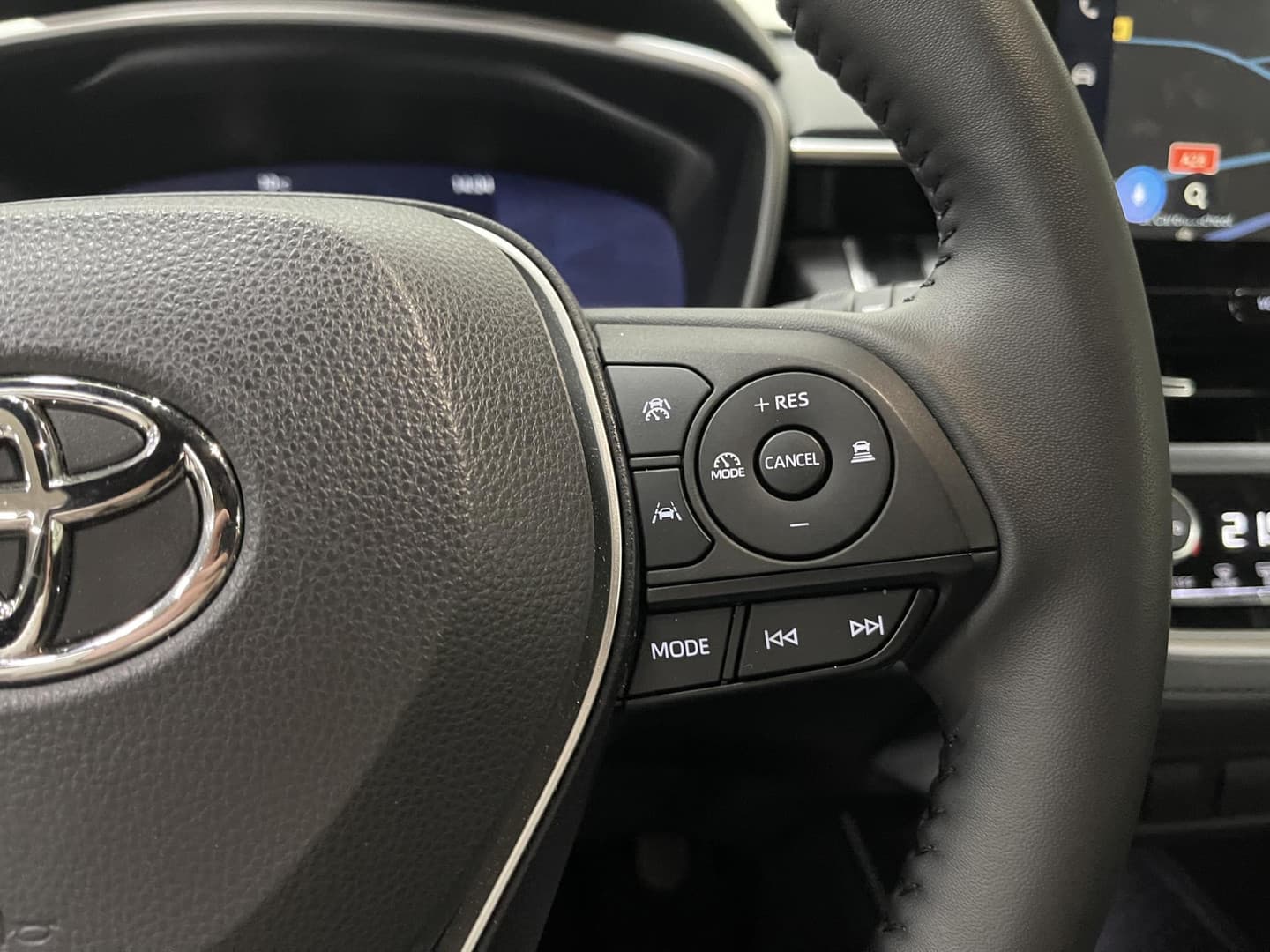 Toyota Corolla-cross thumbnail 23