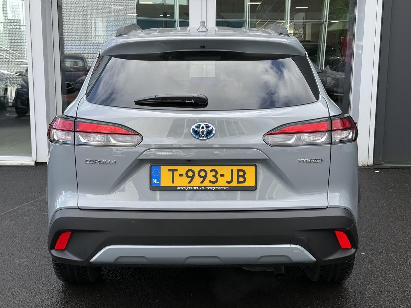 Toyota Corolla-cross thumbnail 5