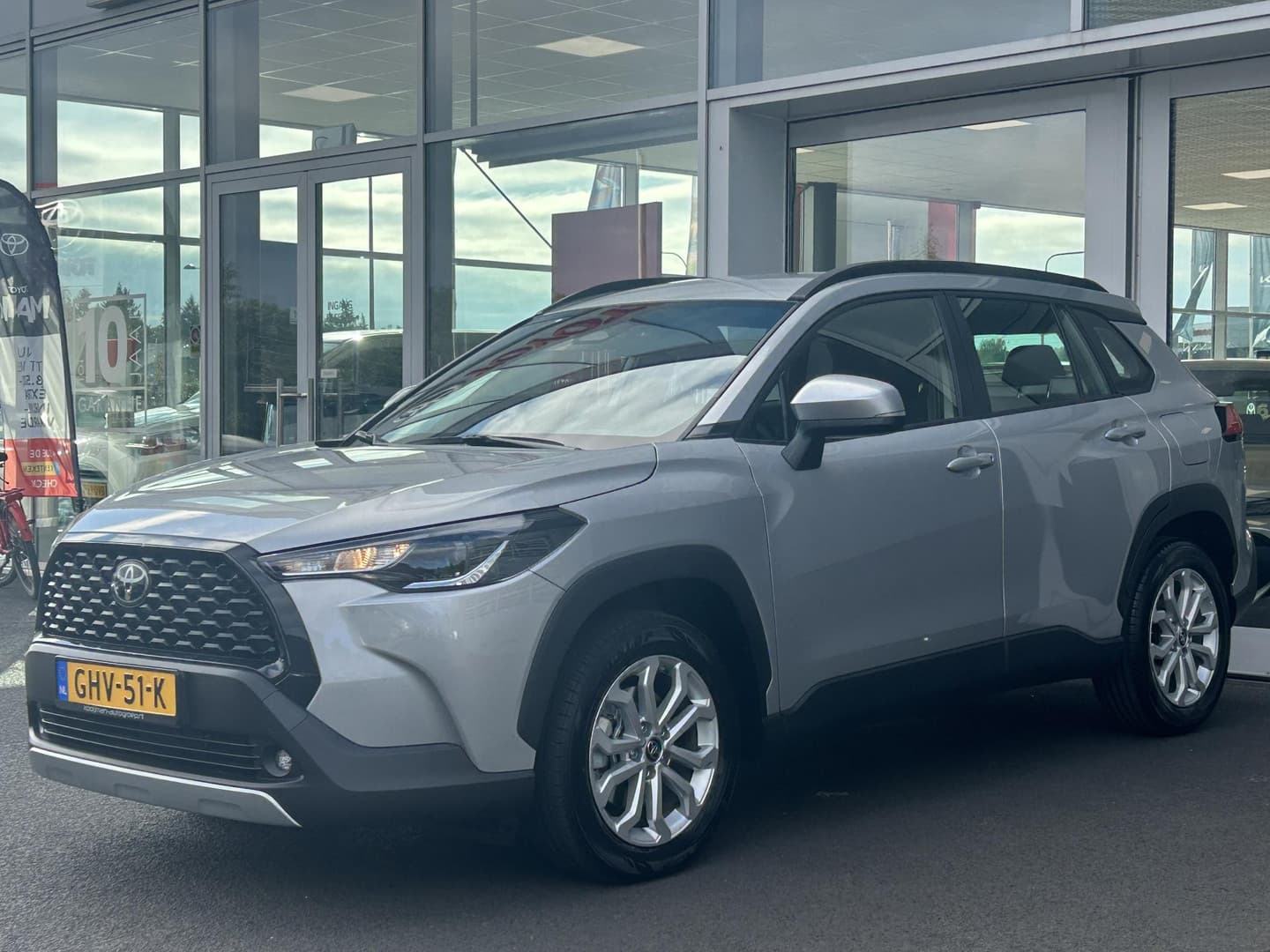 Toyota Corolla-cross thumbnail 4