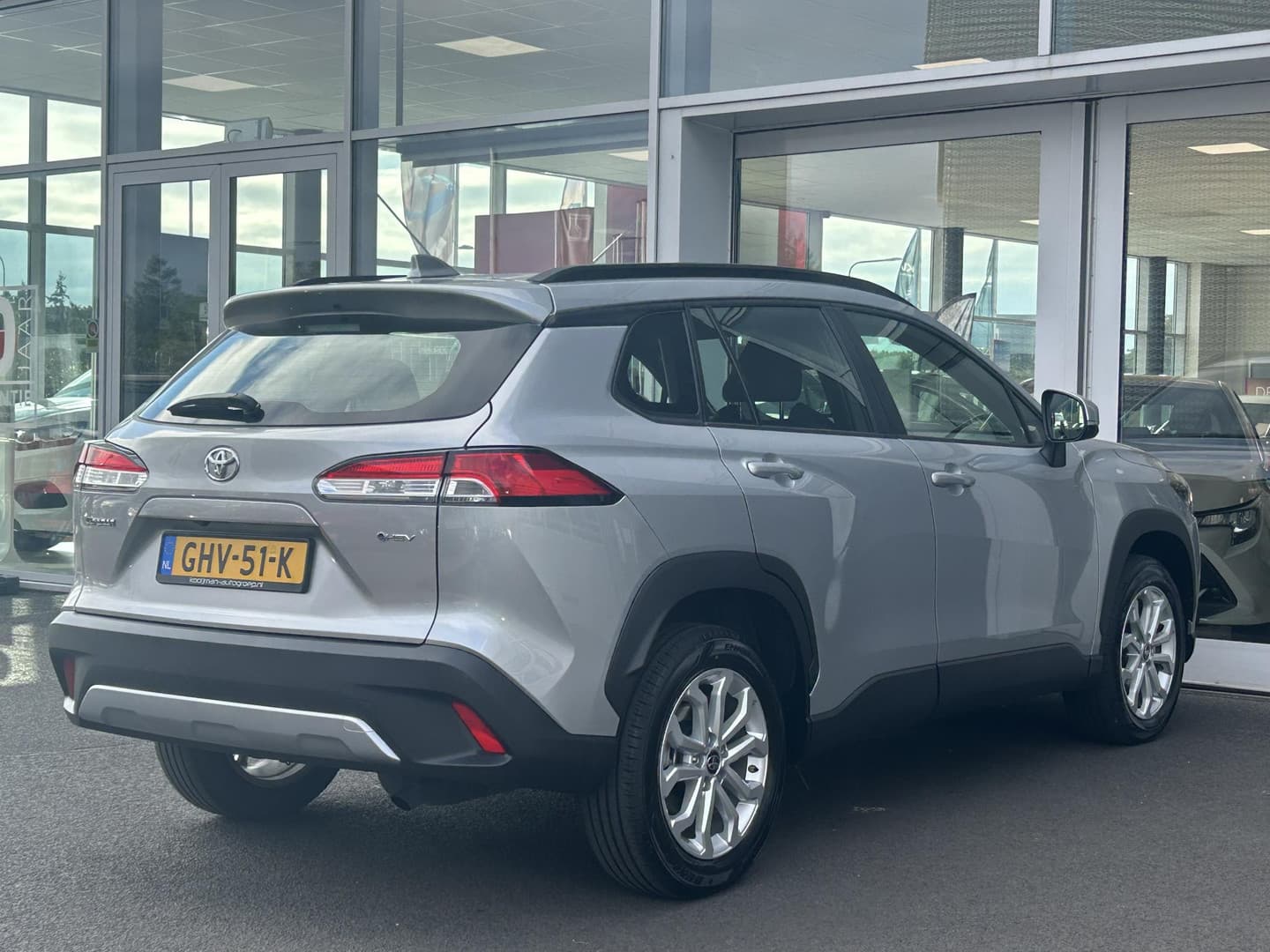 Toyota Corolla-cross thumbnail 5