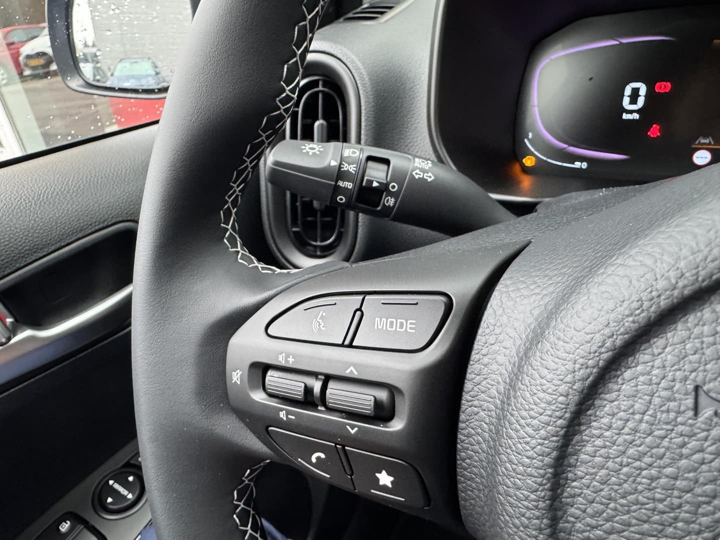 Kia Picanto thumbnail 11