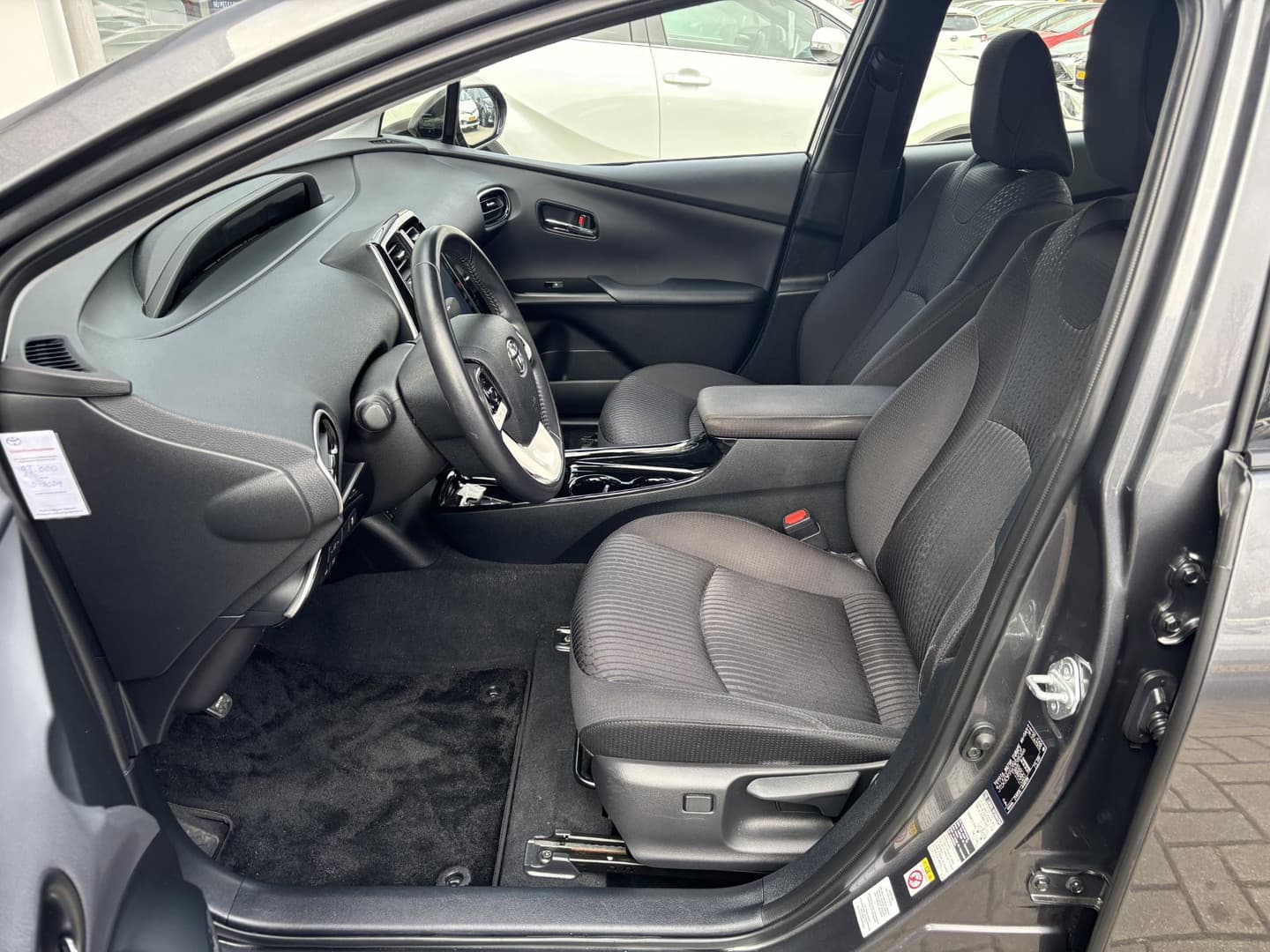 Toyota Prius thumbnail 24