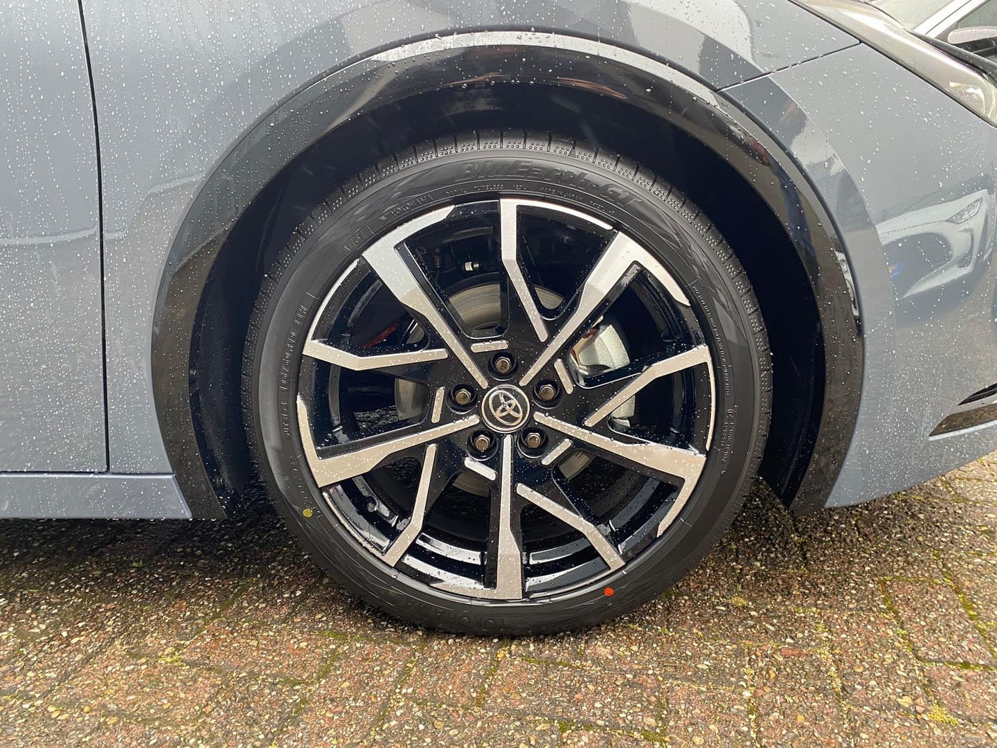 Toyota Prius thumbnail 4