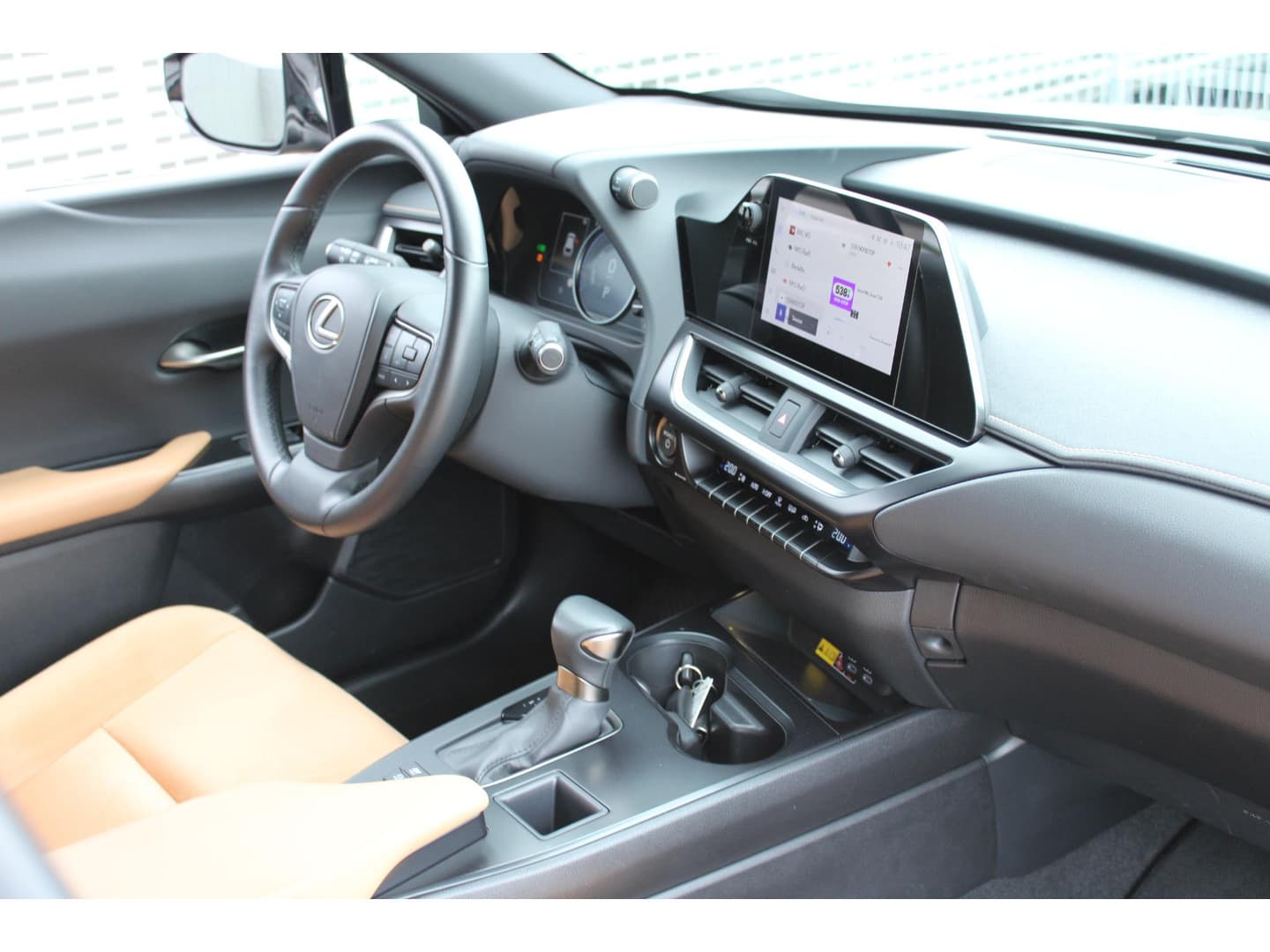 Lexus Ux thumbnail 11