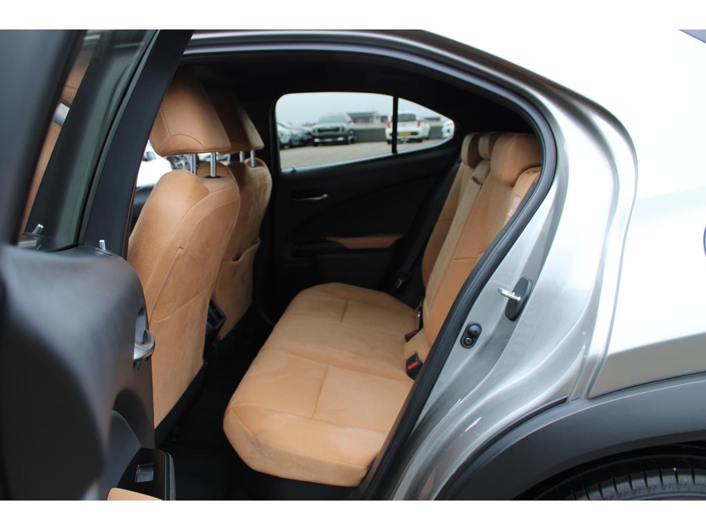 Lexus Ux thumbnail 17