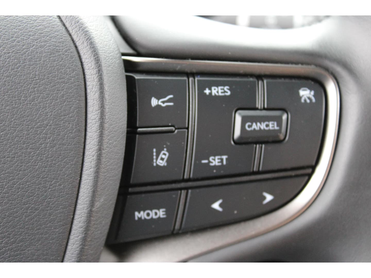 Lexus Ux thumbnail 30