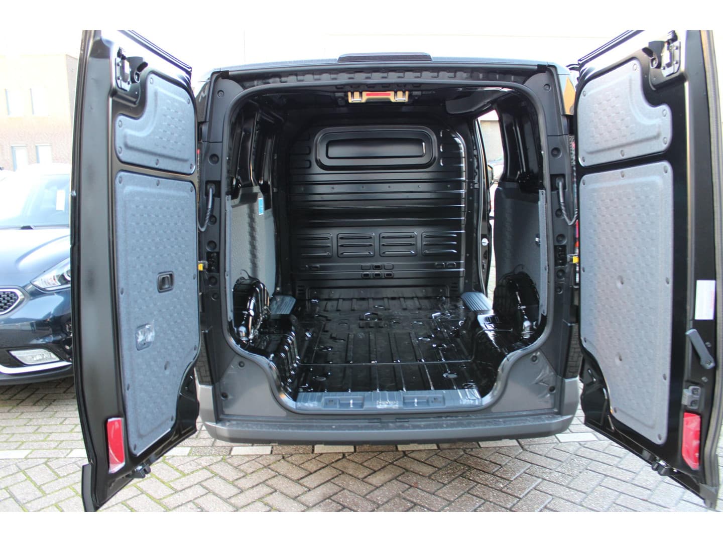 Kia Pv5 thumbnail 27