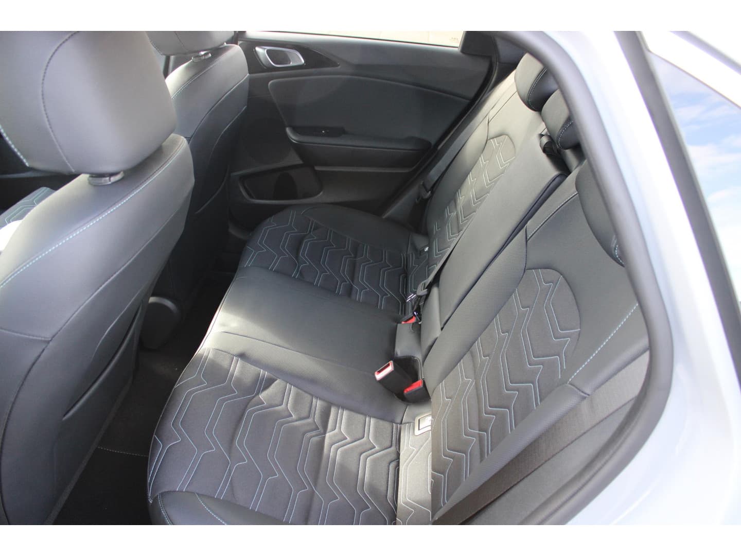 Kia Ceed thumbnail 15